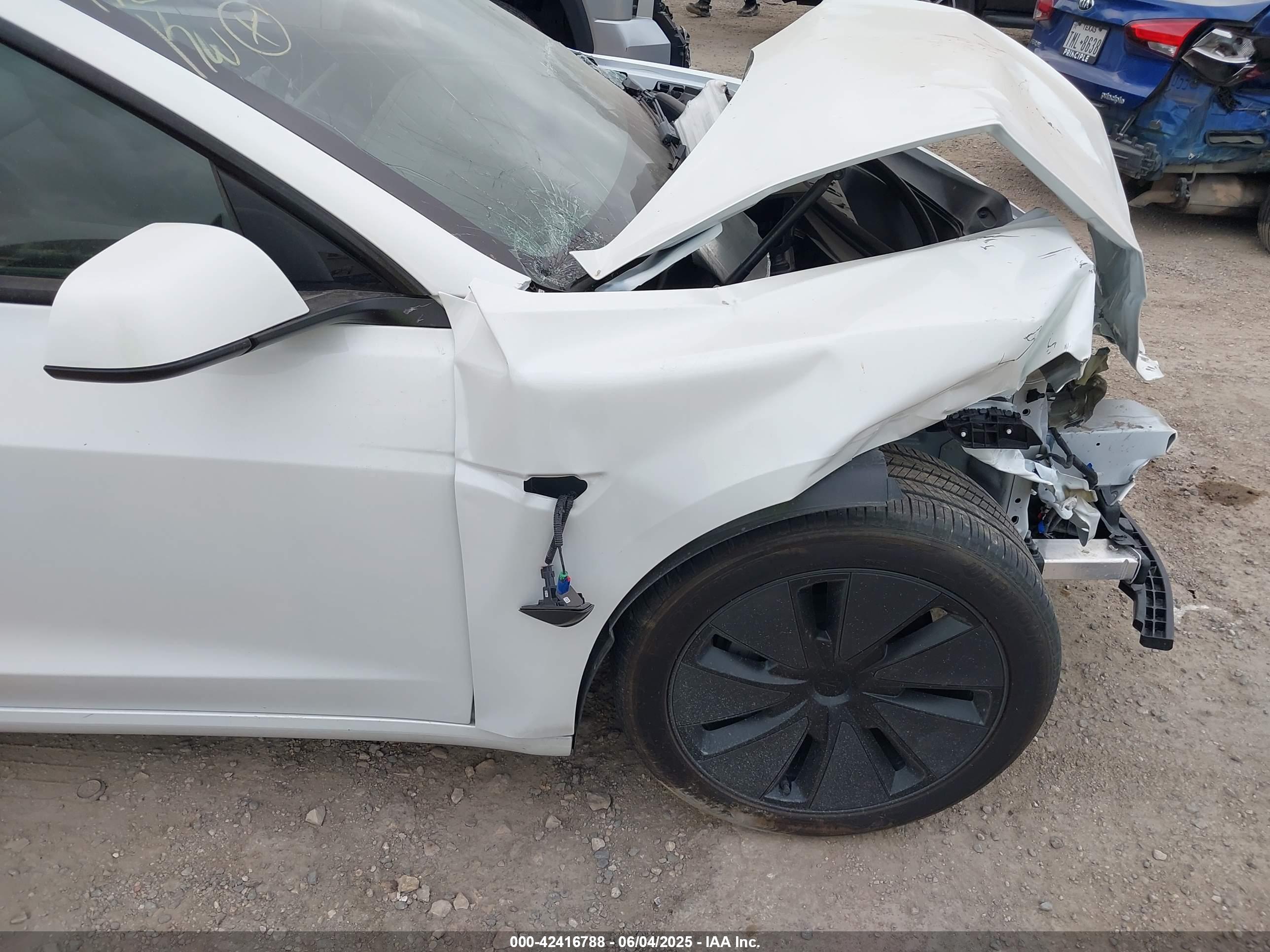 TESLA MODEL image 6