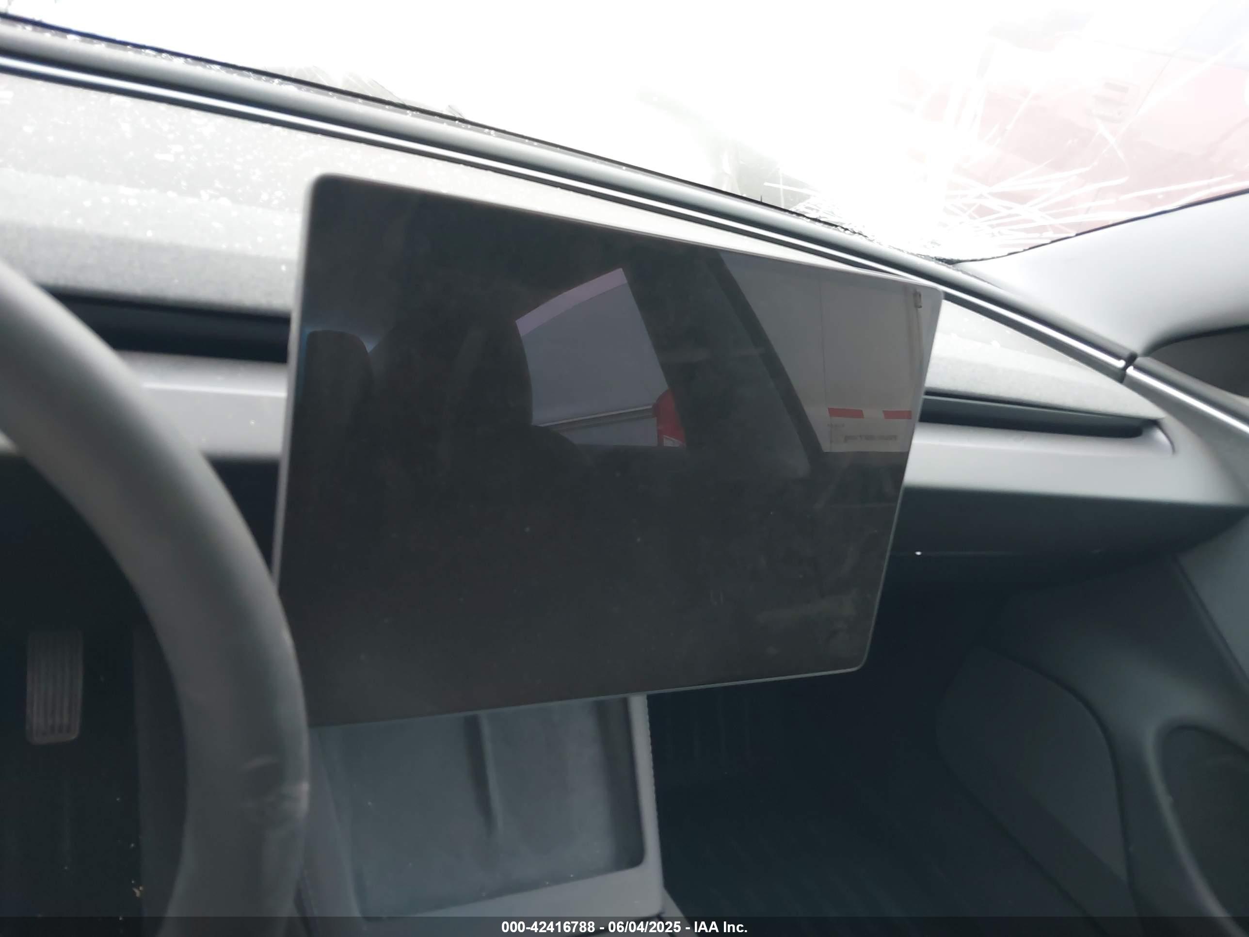TESLA MODEL image 7