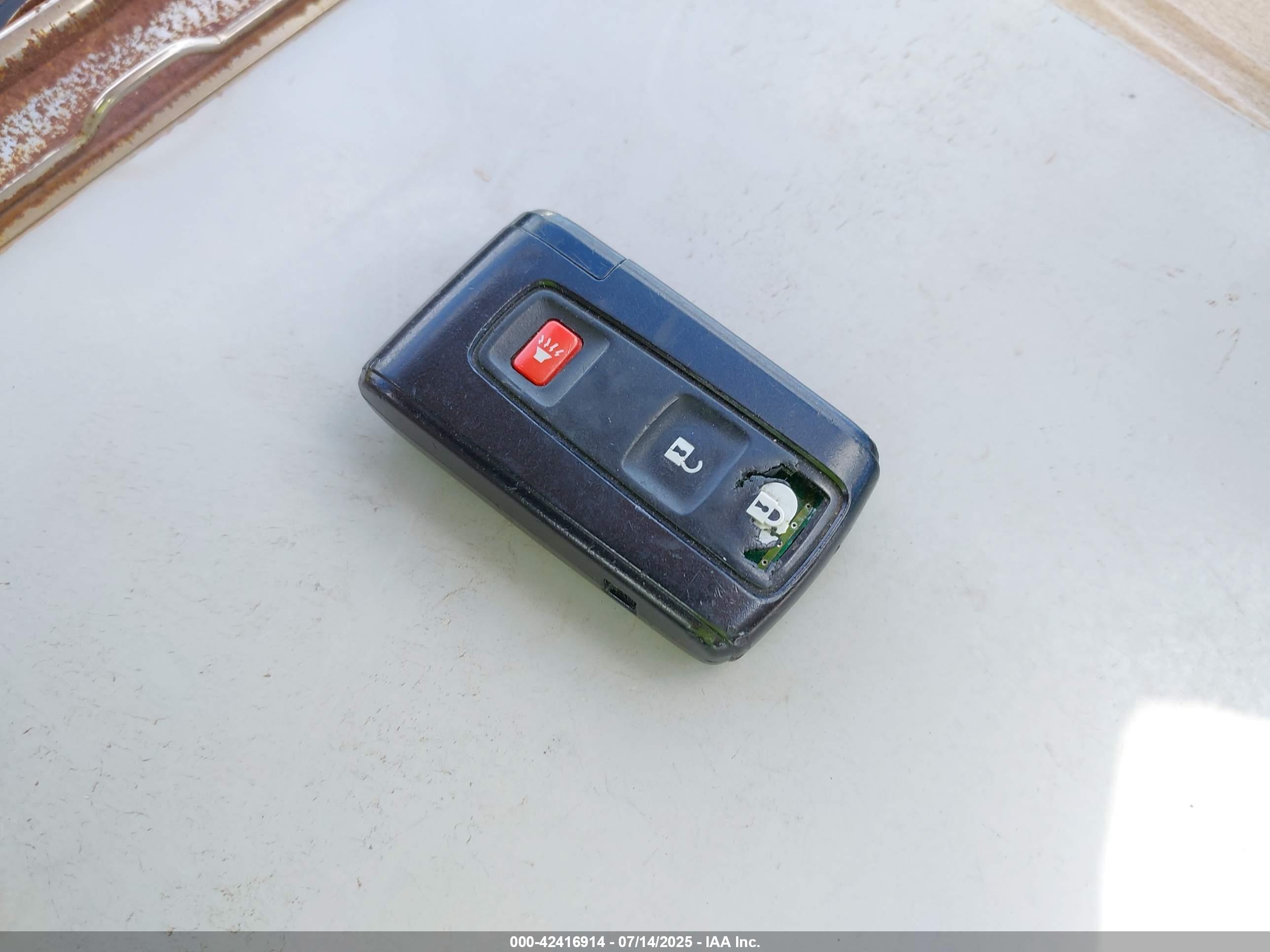 TOYOTA PRIUS image 11