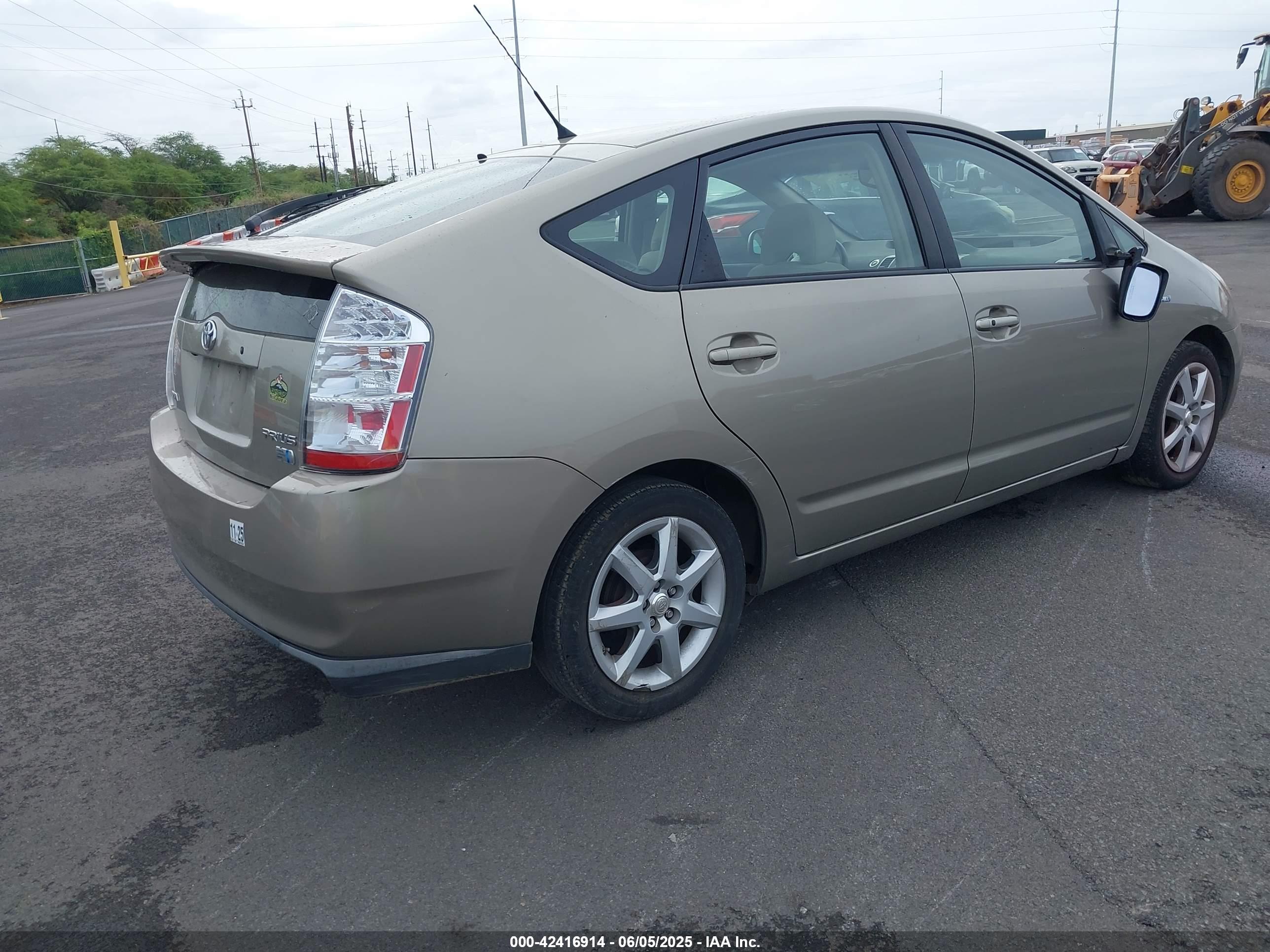 TOYOTA PRIUS image 4