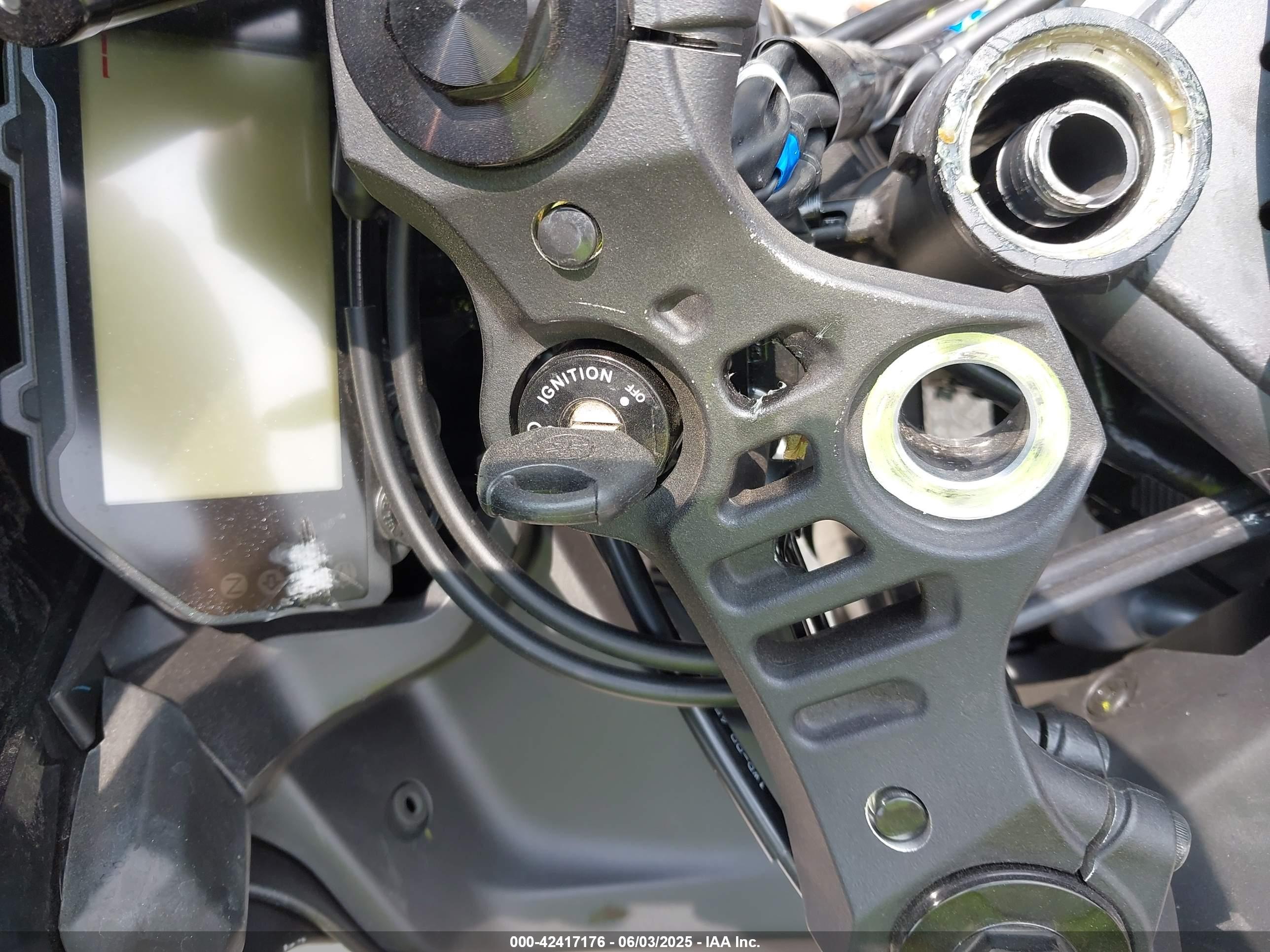 YAMAHA YZFR3 image 11