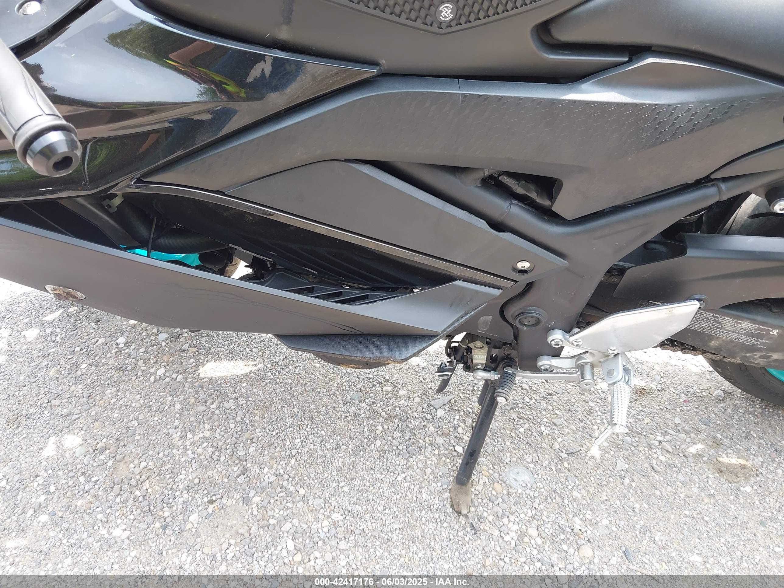 YAMAHA YZFR3 image 9