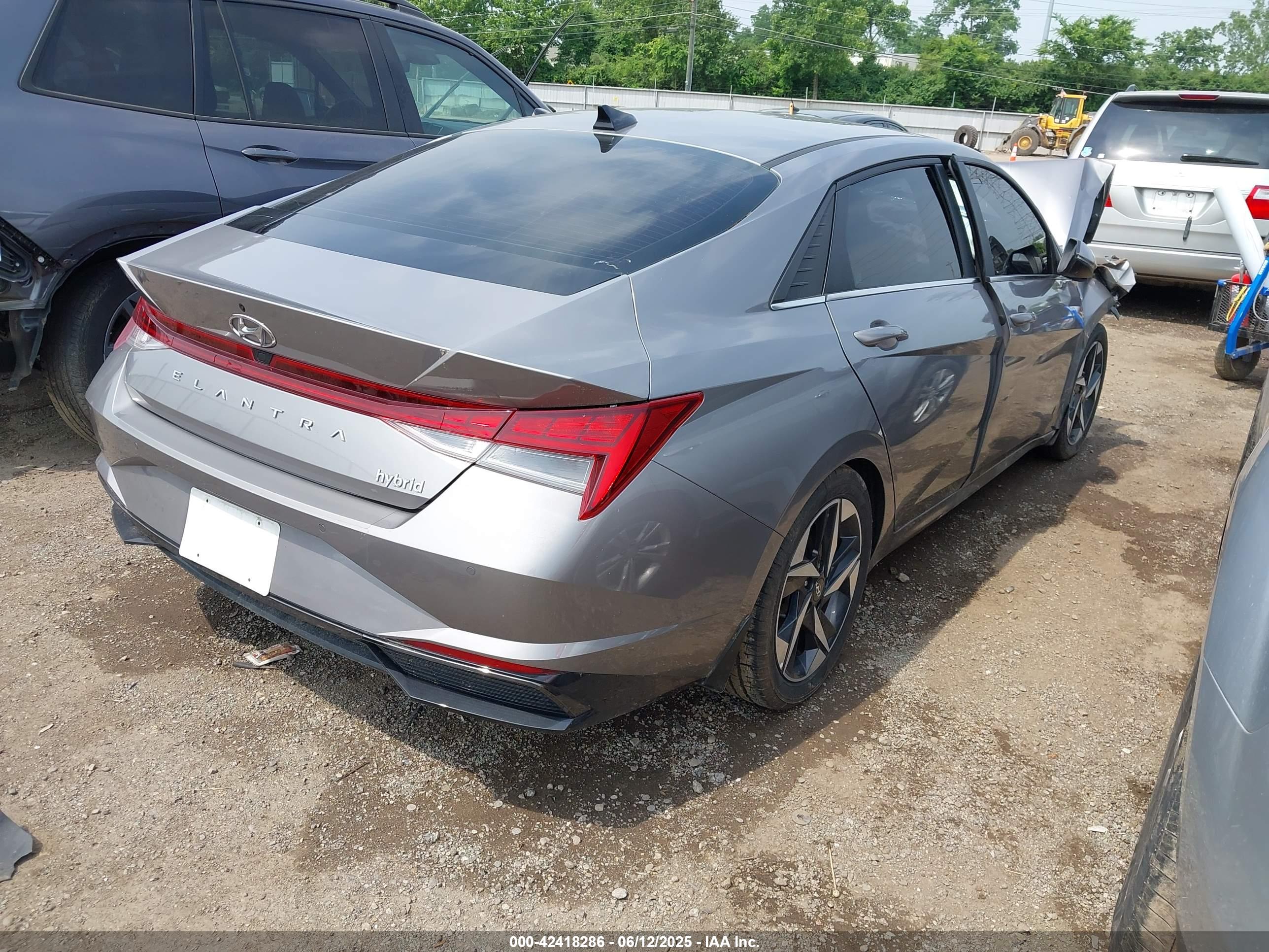 HYUNDAI ELANTRA image 4