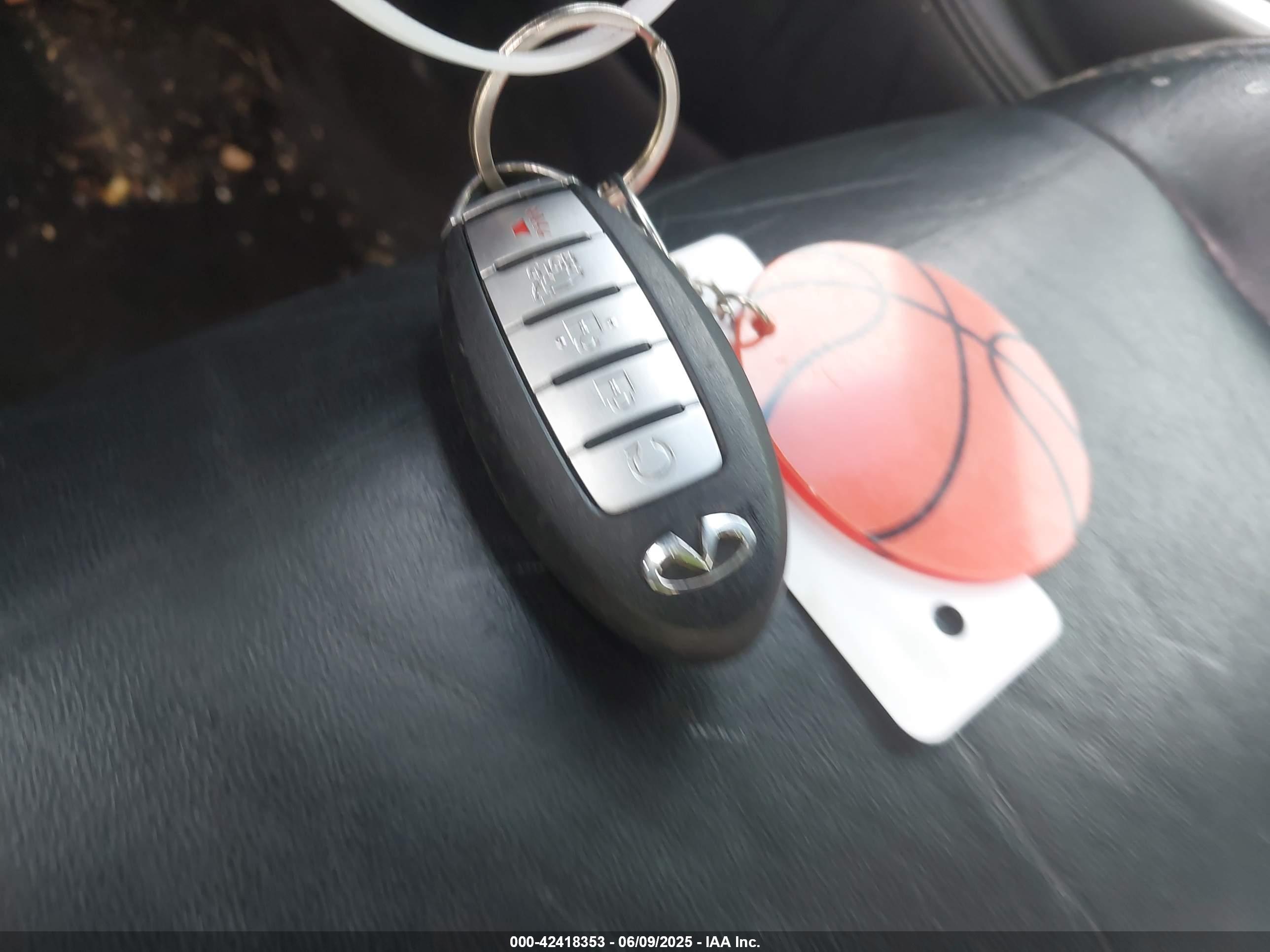 INFINITI JX35 image 11
