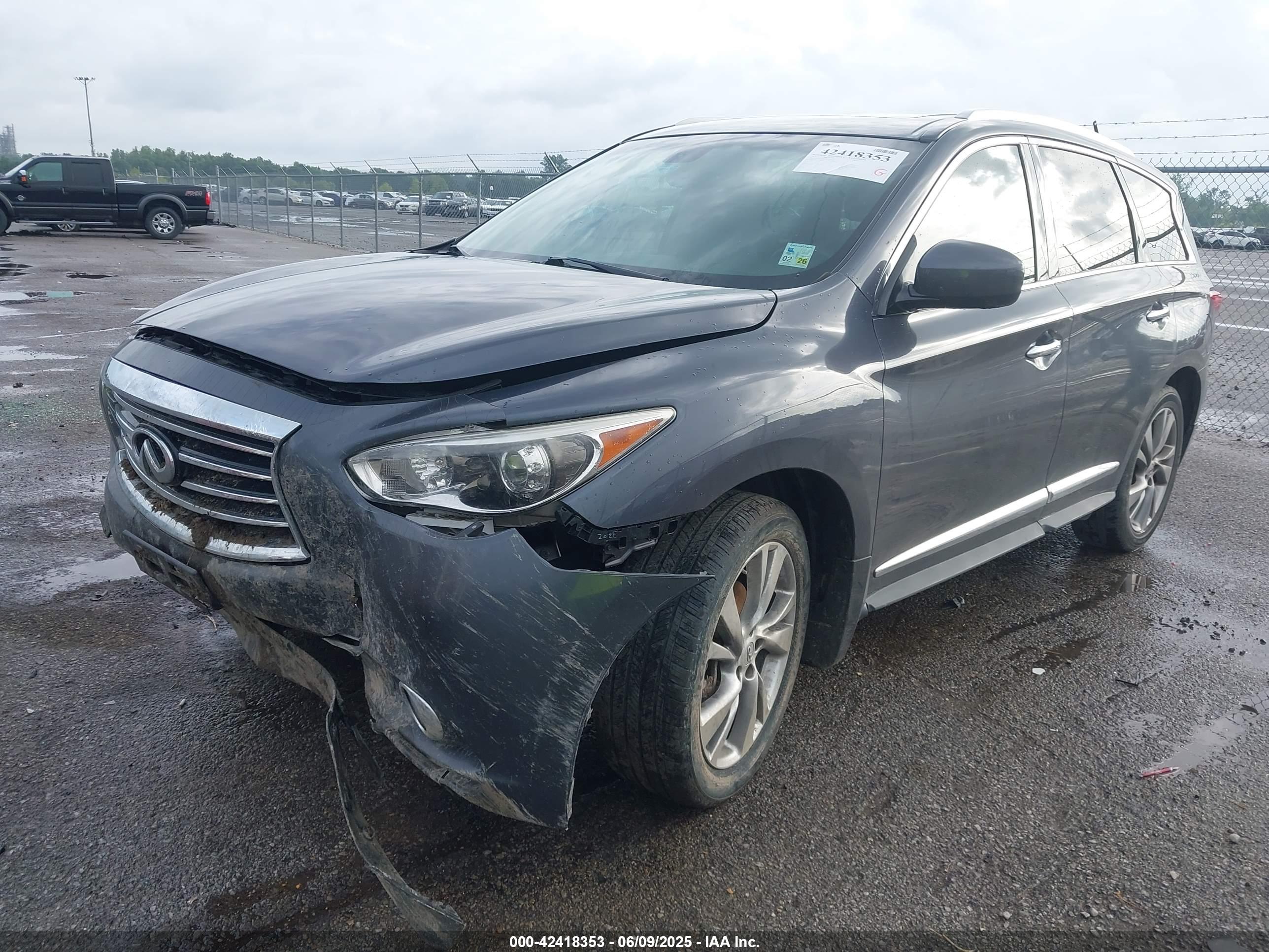 INFINITI JX35 image 2