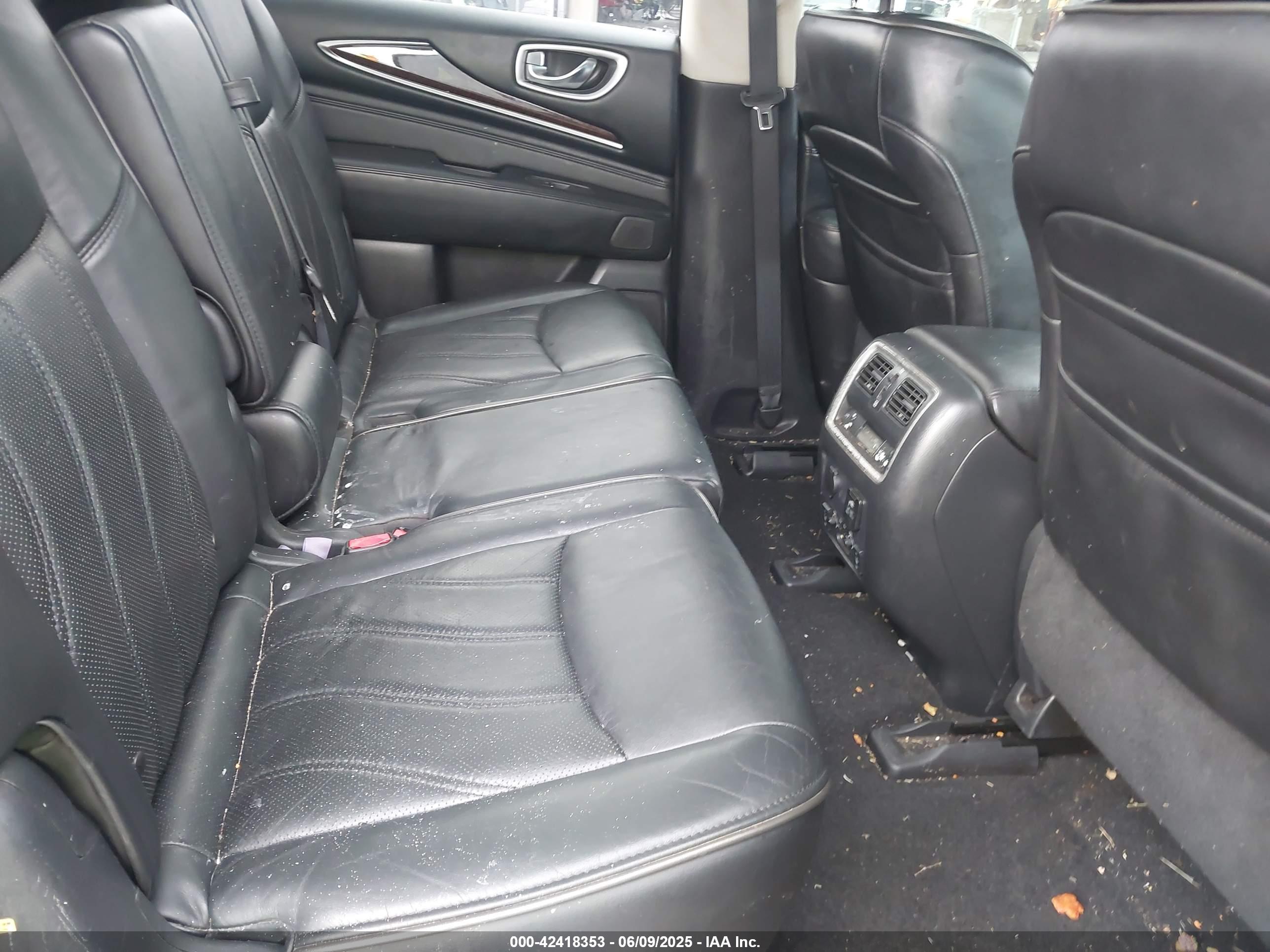 INFINITI JX35 image 8