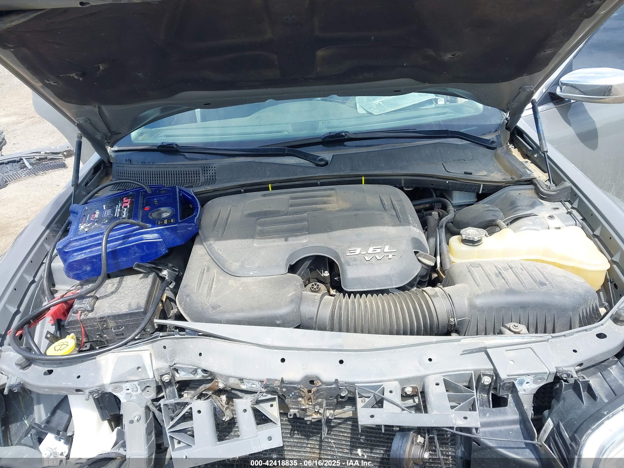 CHRYSLER 300 image 10