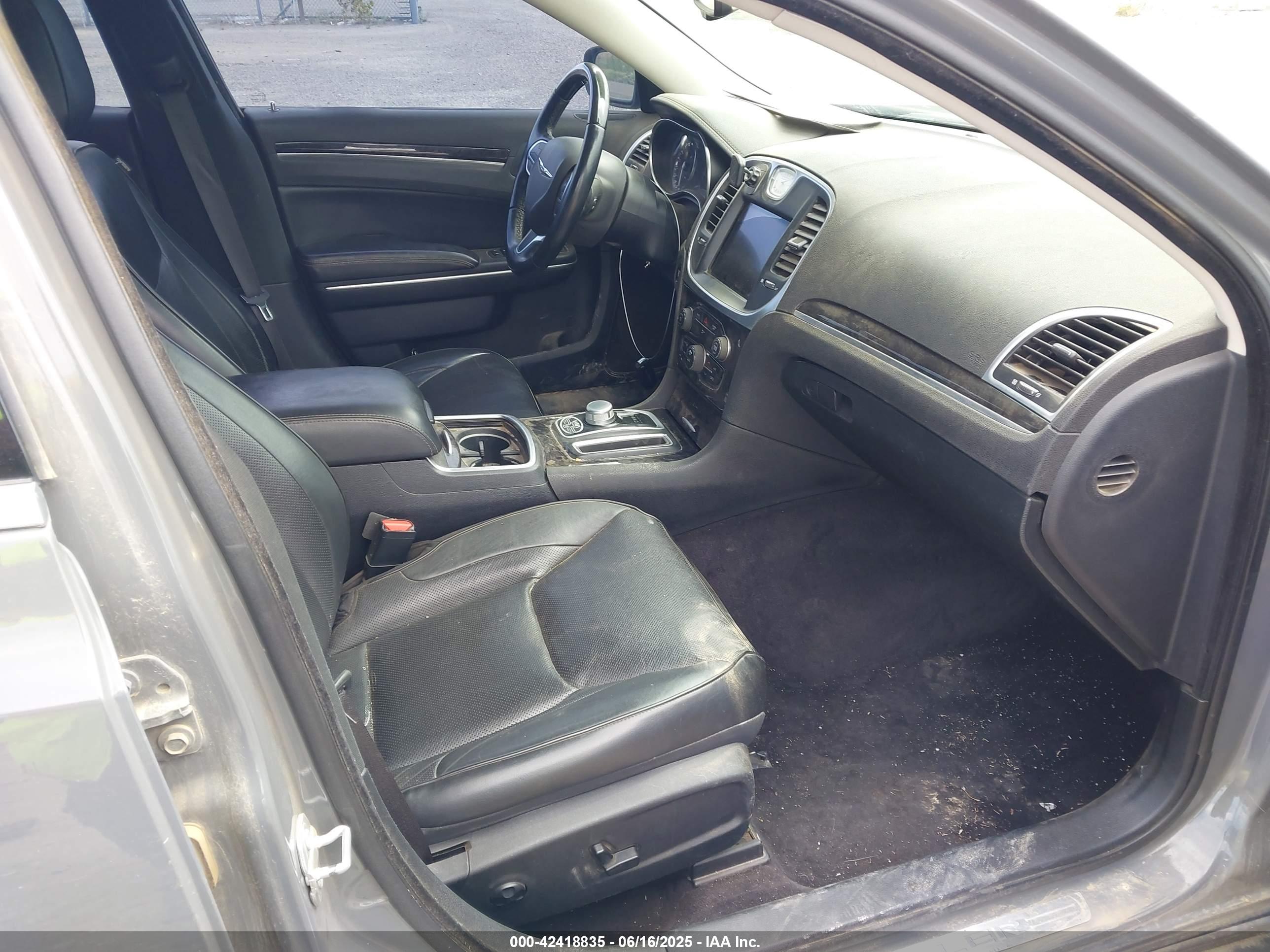 CHRYSLER 300 image 5
