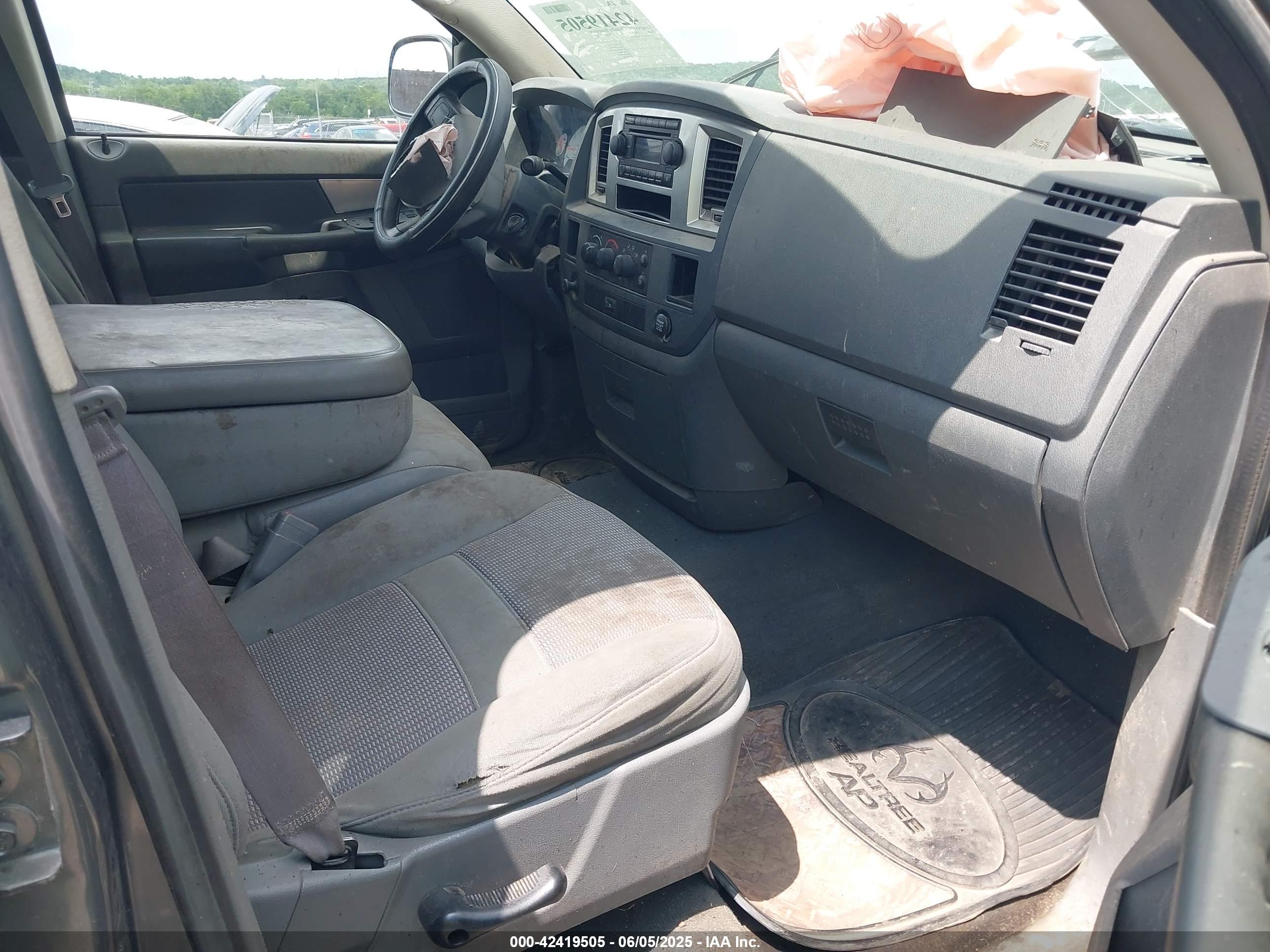 DODGE RAM image 5