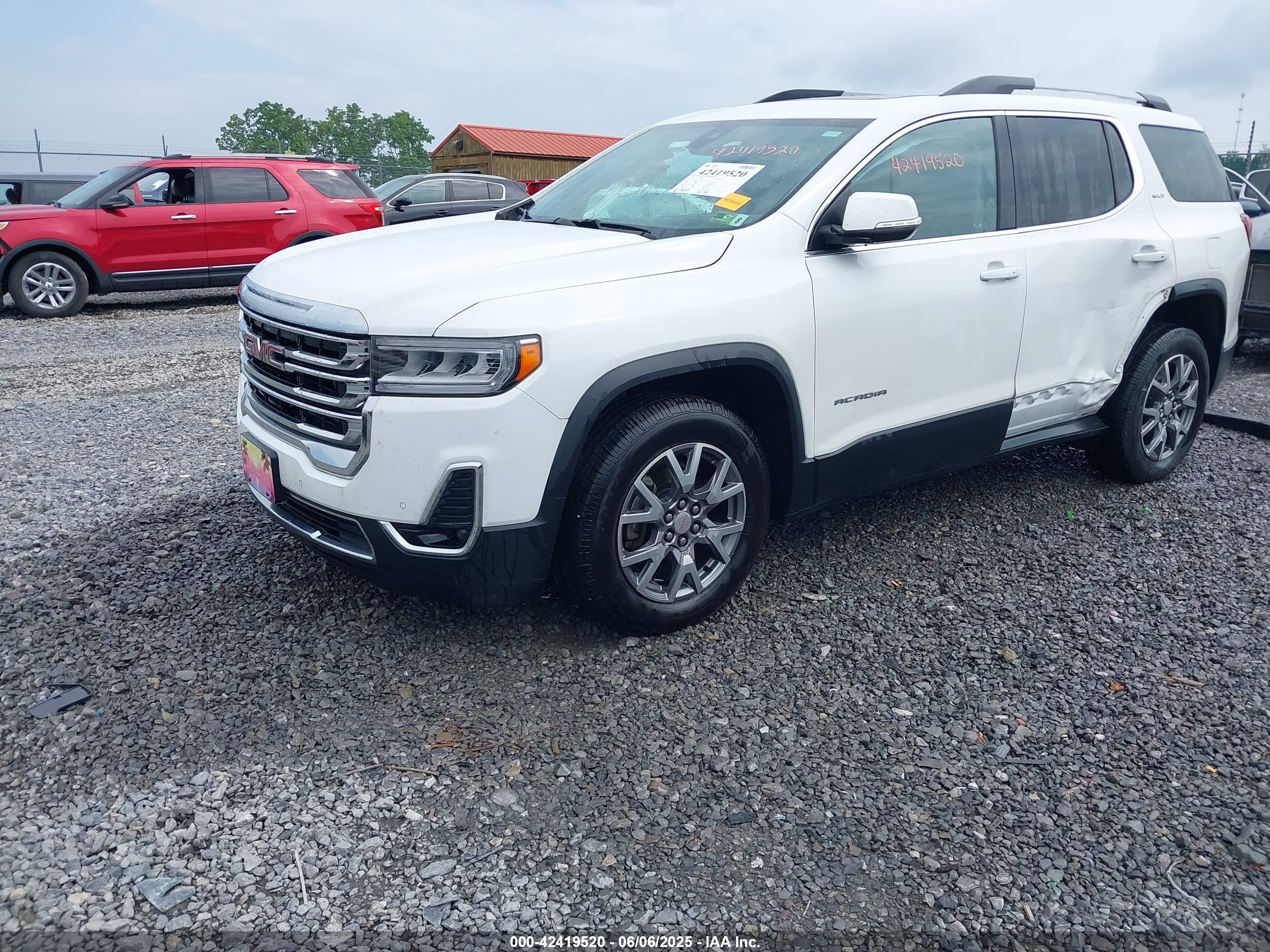 GMC ACADIA image 2