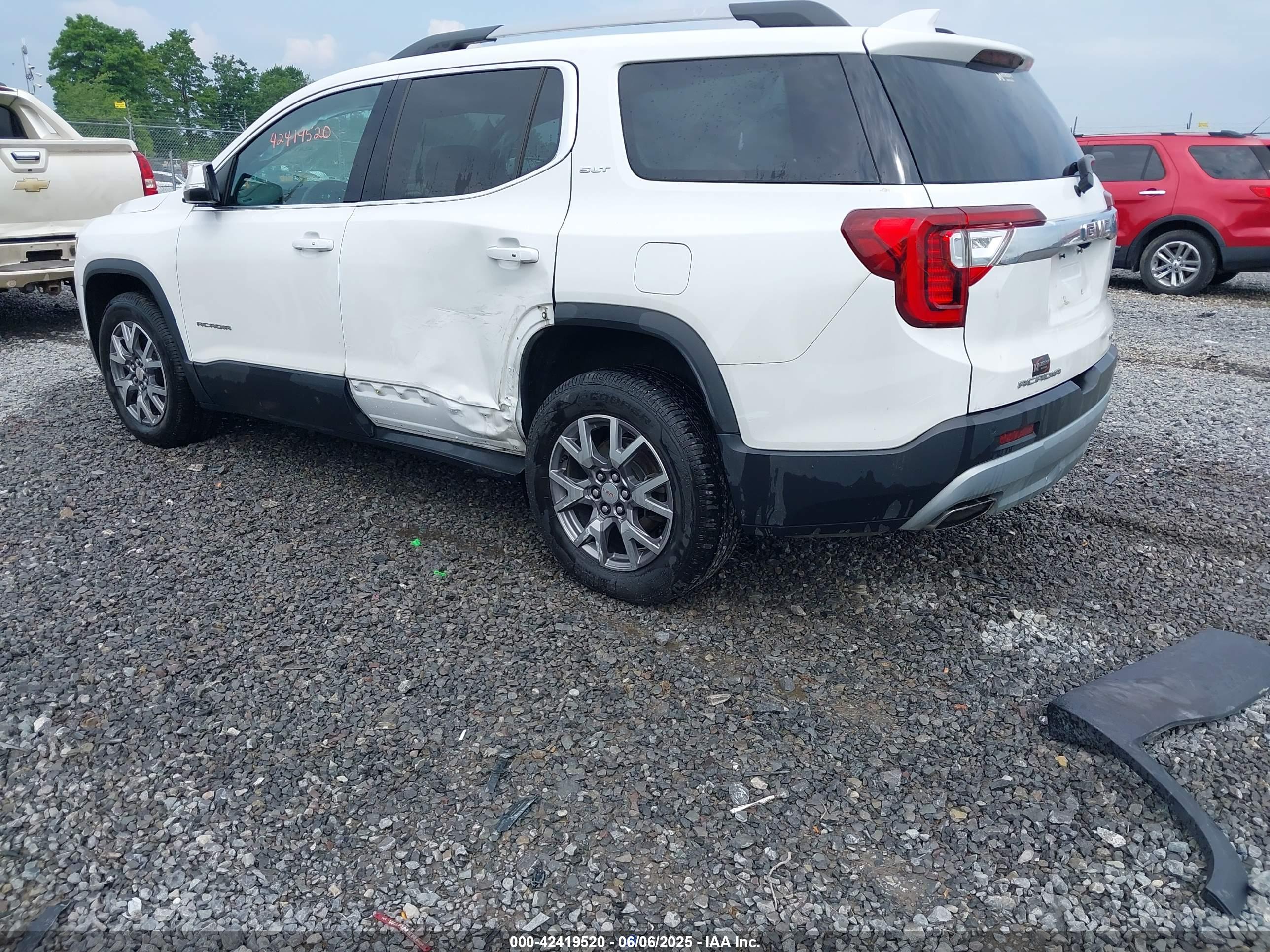 GMC ACADIA image 3