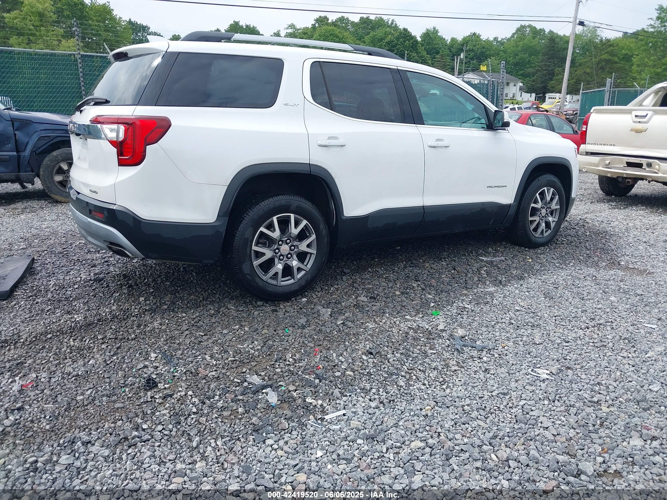GMC ACADIA image 4