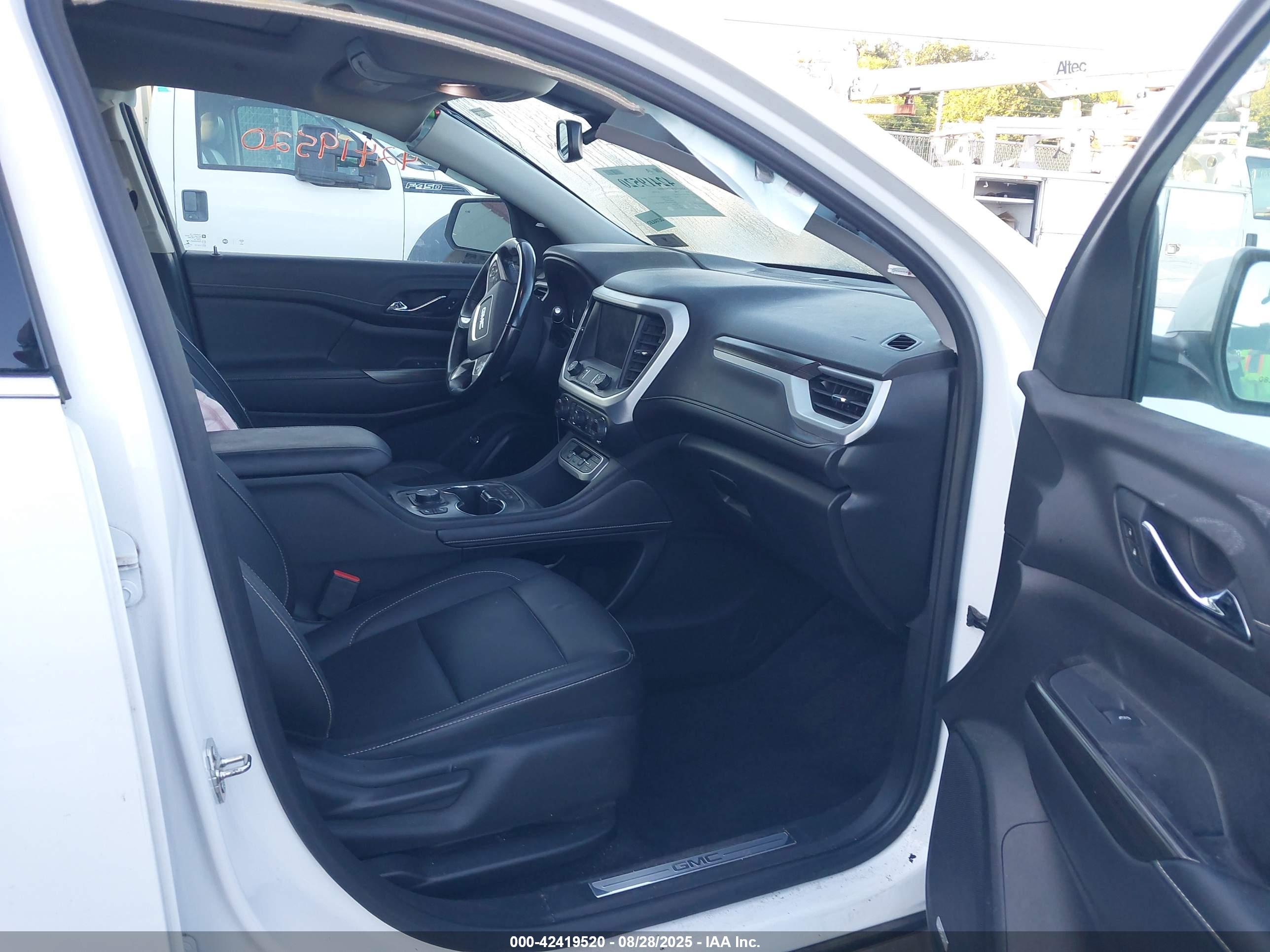 GMC ACADIA image 5