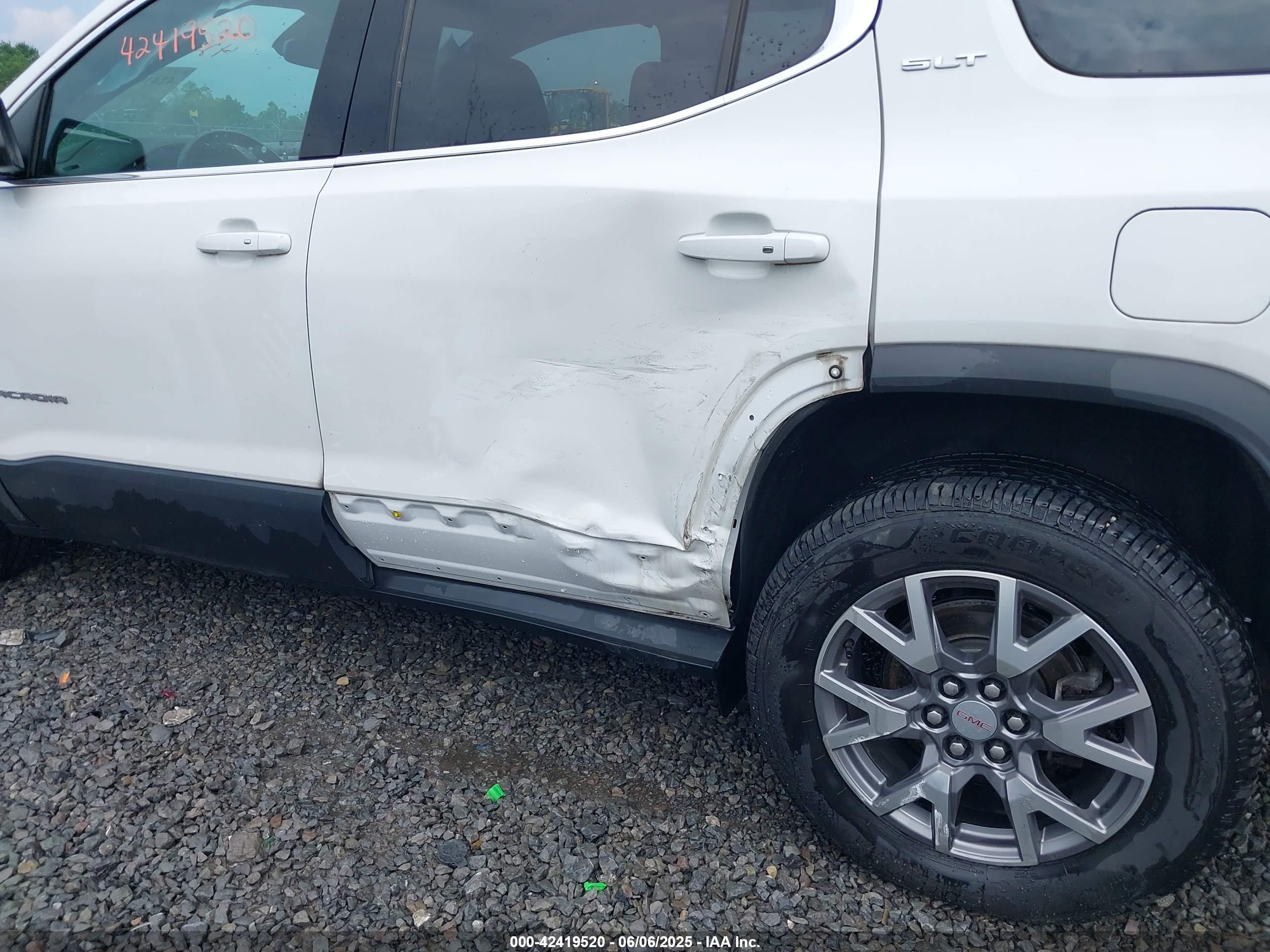 GMC ACADIA image 6