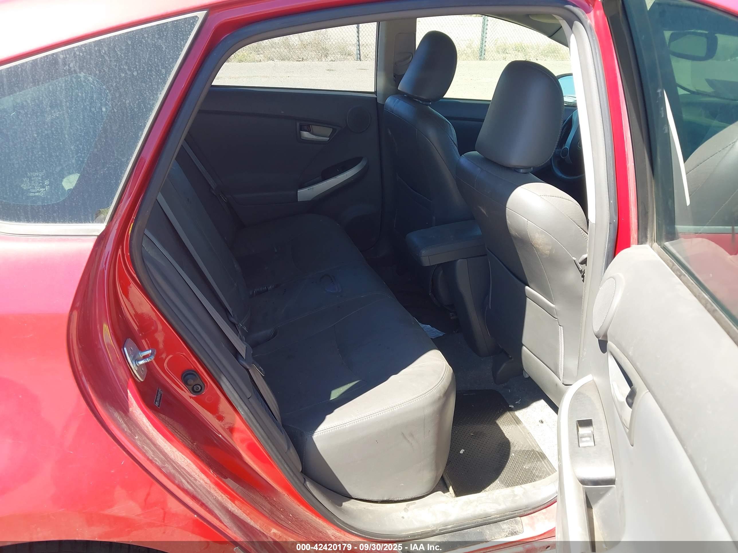TOYOTA PRIUS image 8