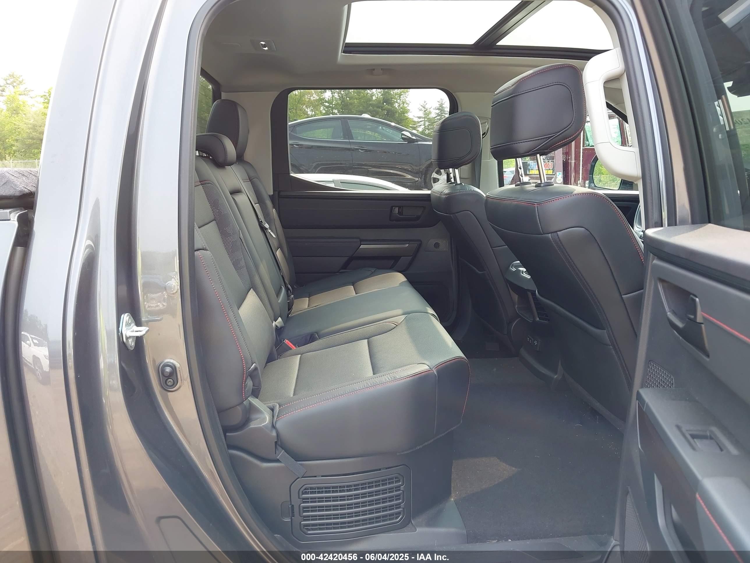 TOYOTA TUNDRA image 8