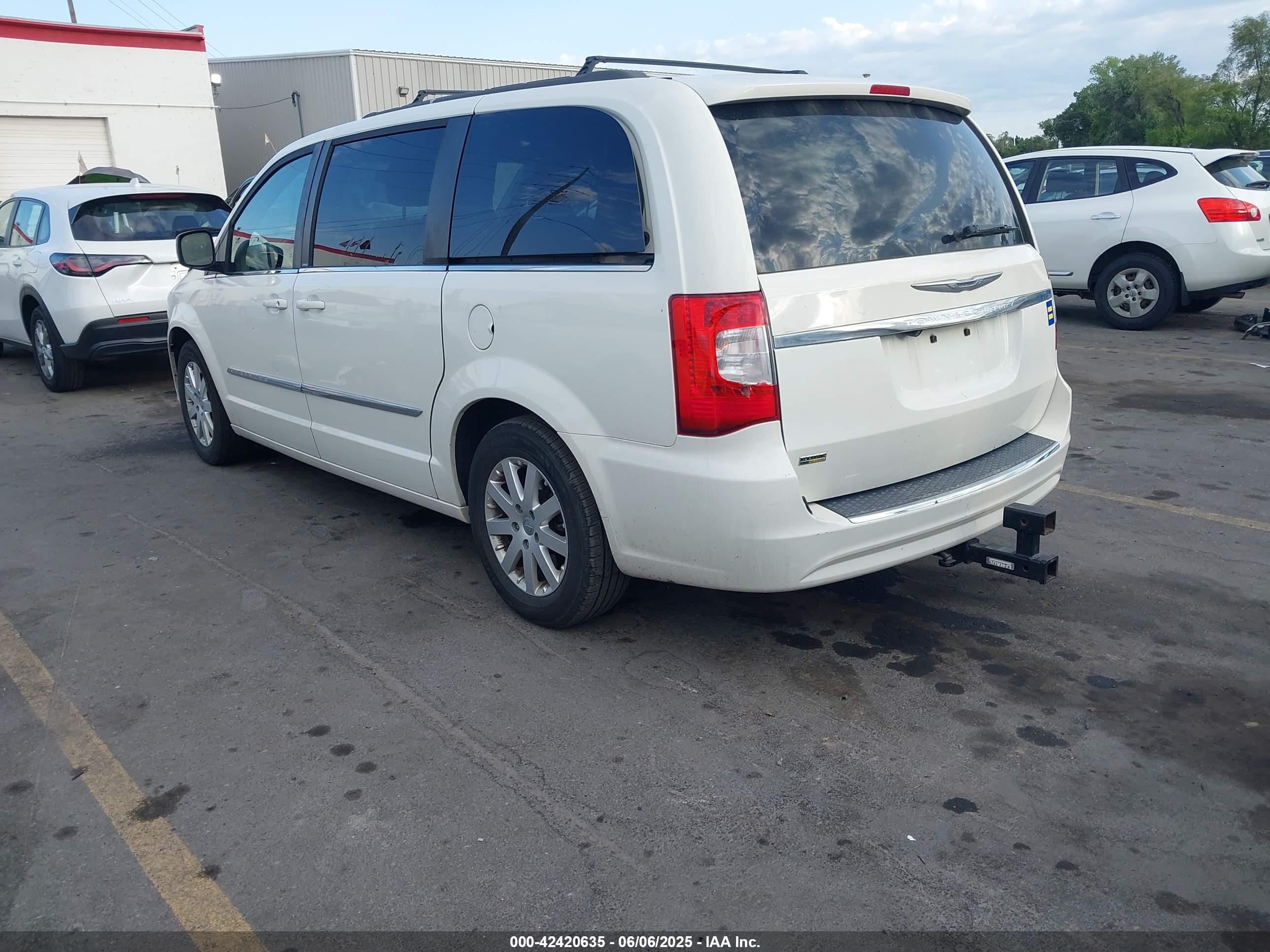 CHRYSLER TOWN image 3