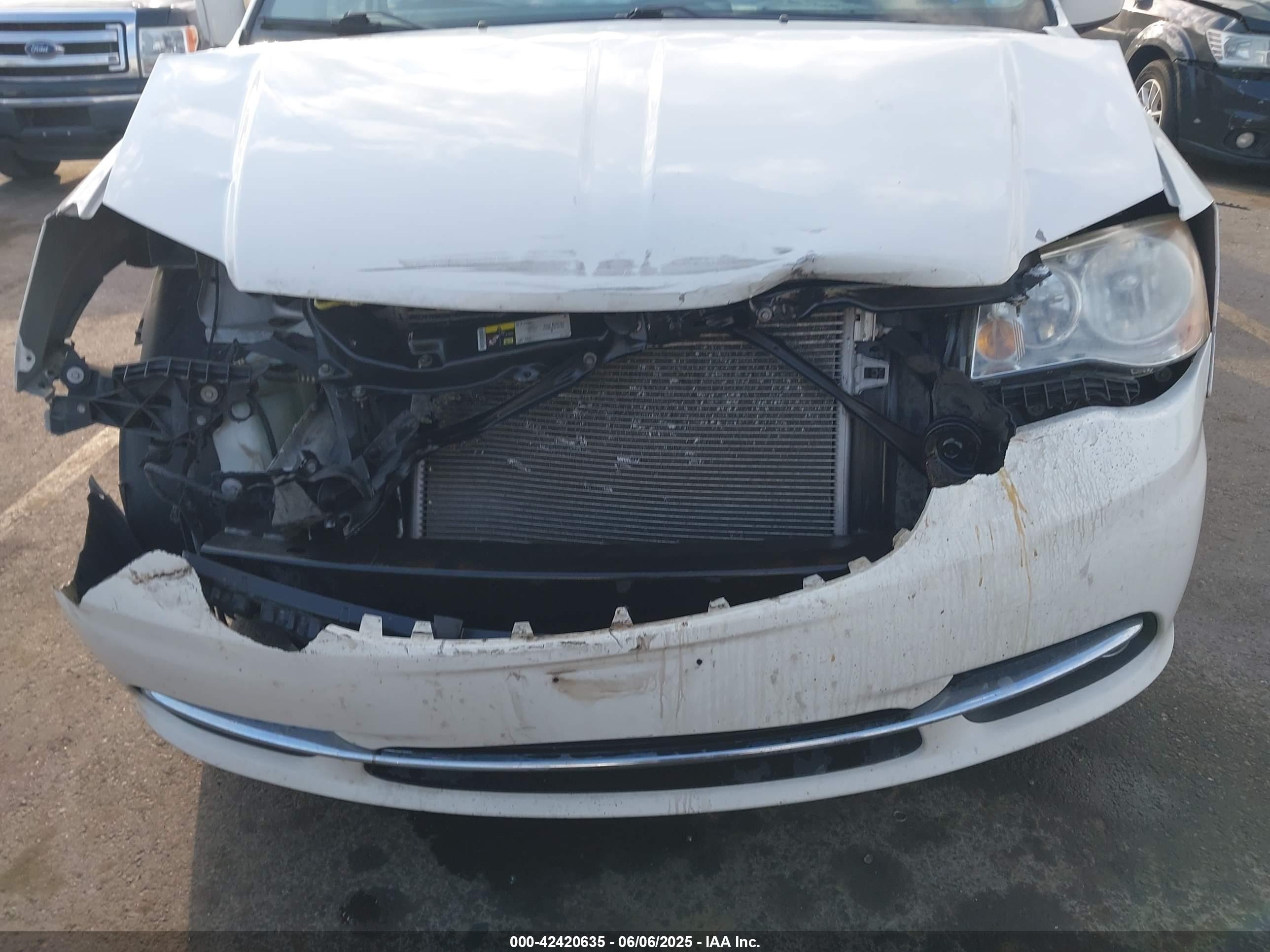 CHRYSLER TOWN image 6