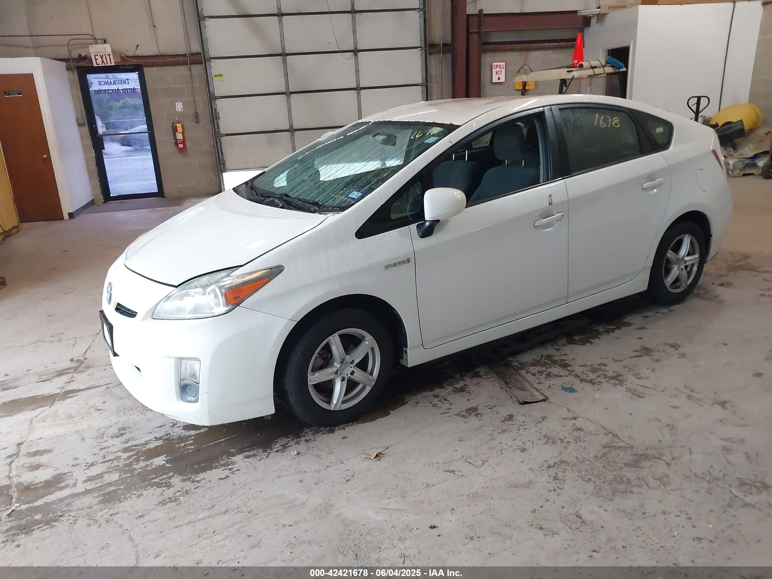 TOYOTA PRIUS image 2
