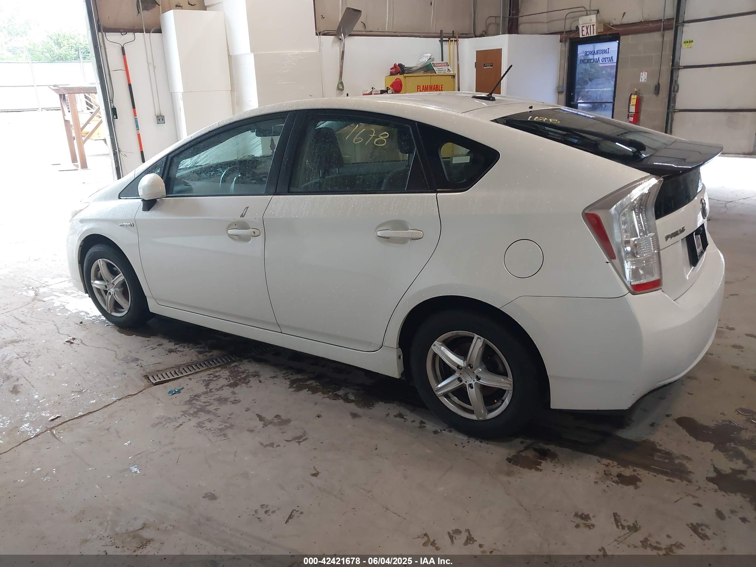 TOYOTA PRIUS image 3