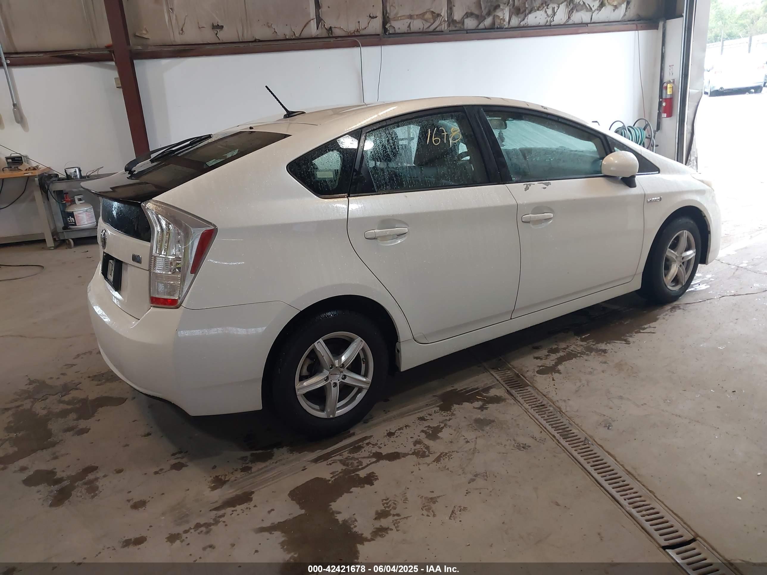 TOYOTA PRIUS image 4