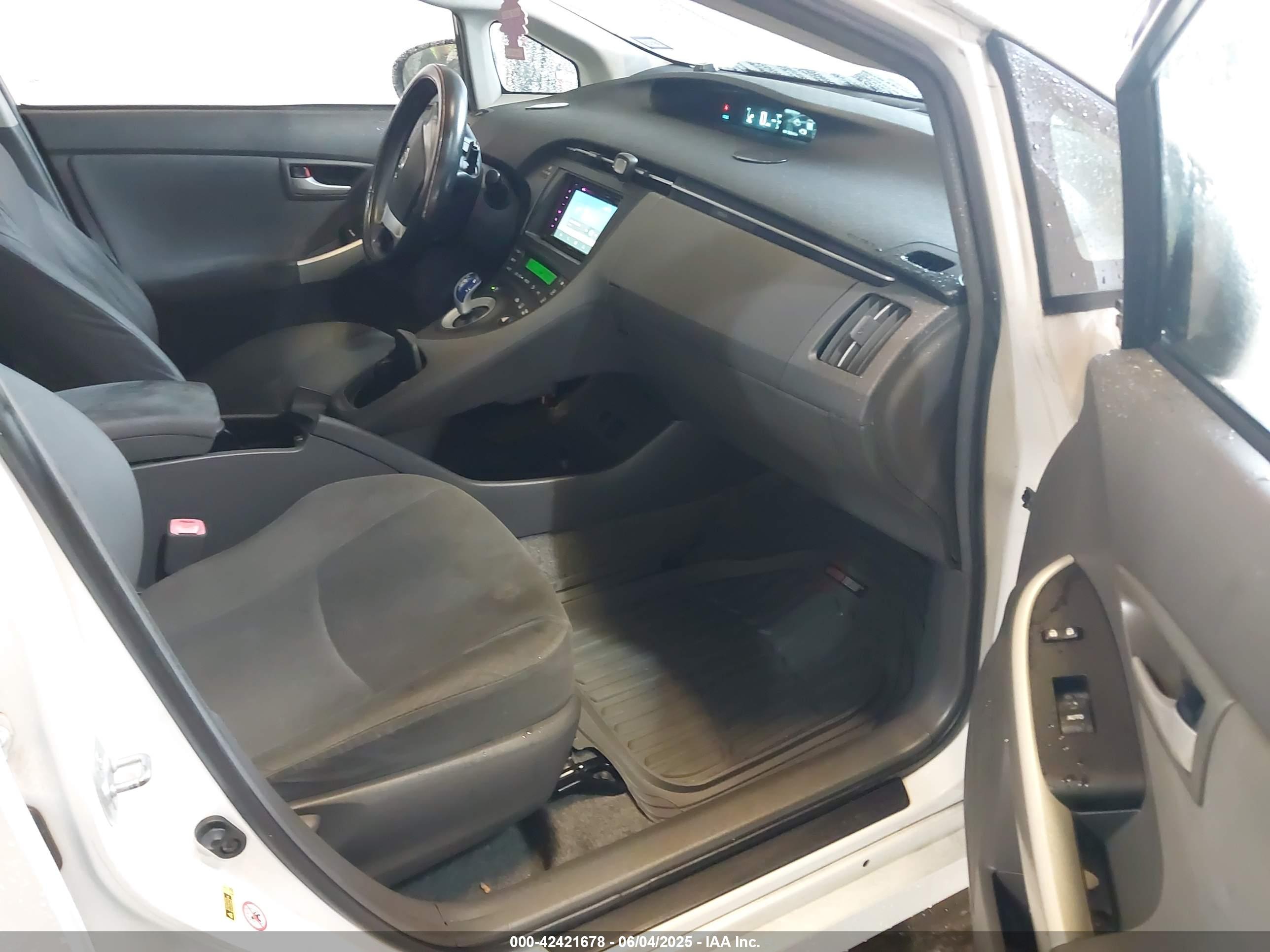 TOYOTA PRIUS image 5
