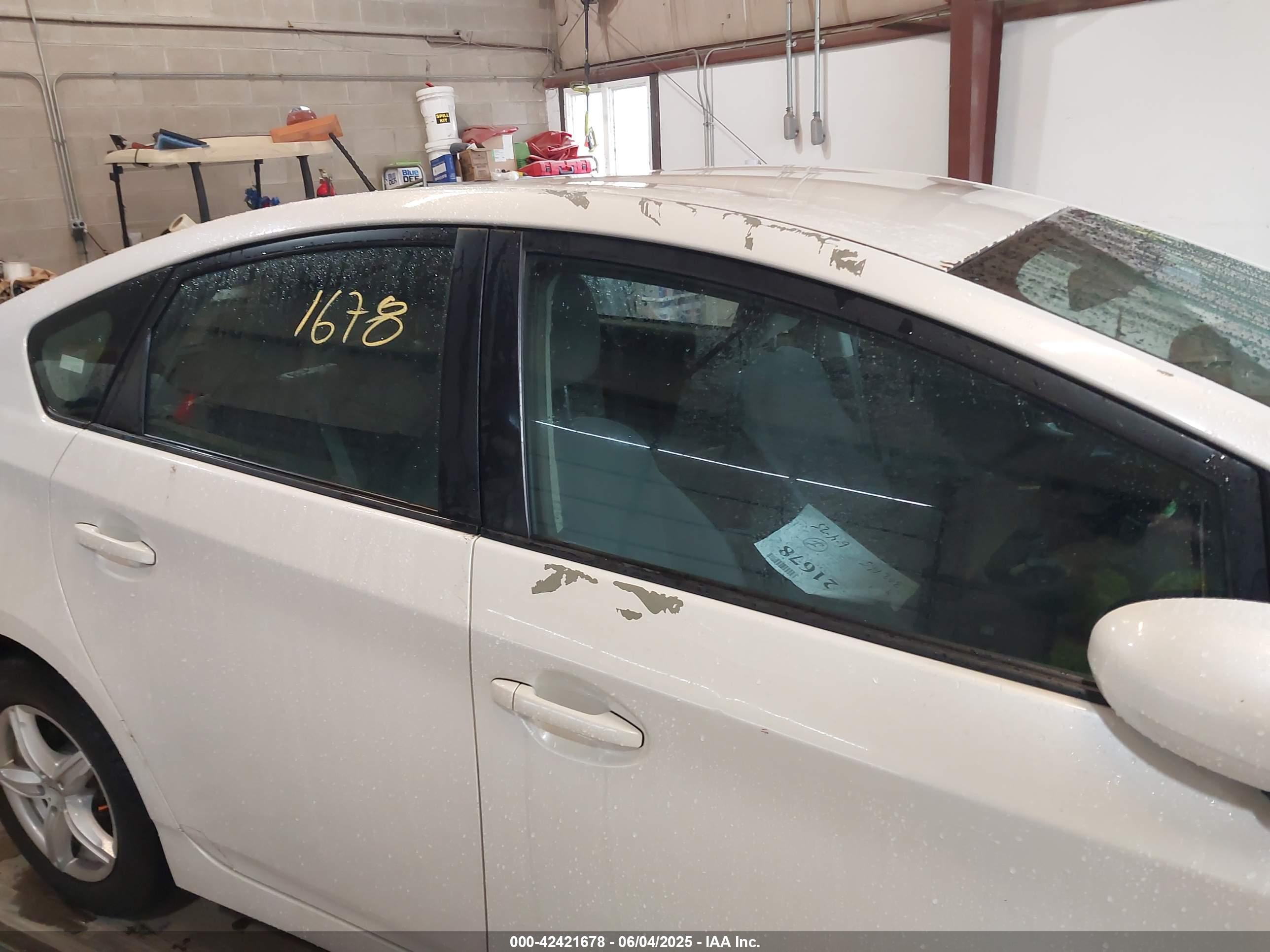 TOYOTA PRIUS image 6
