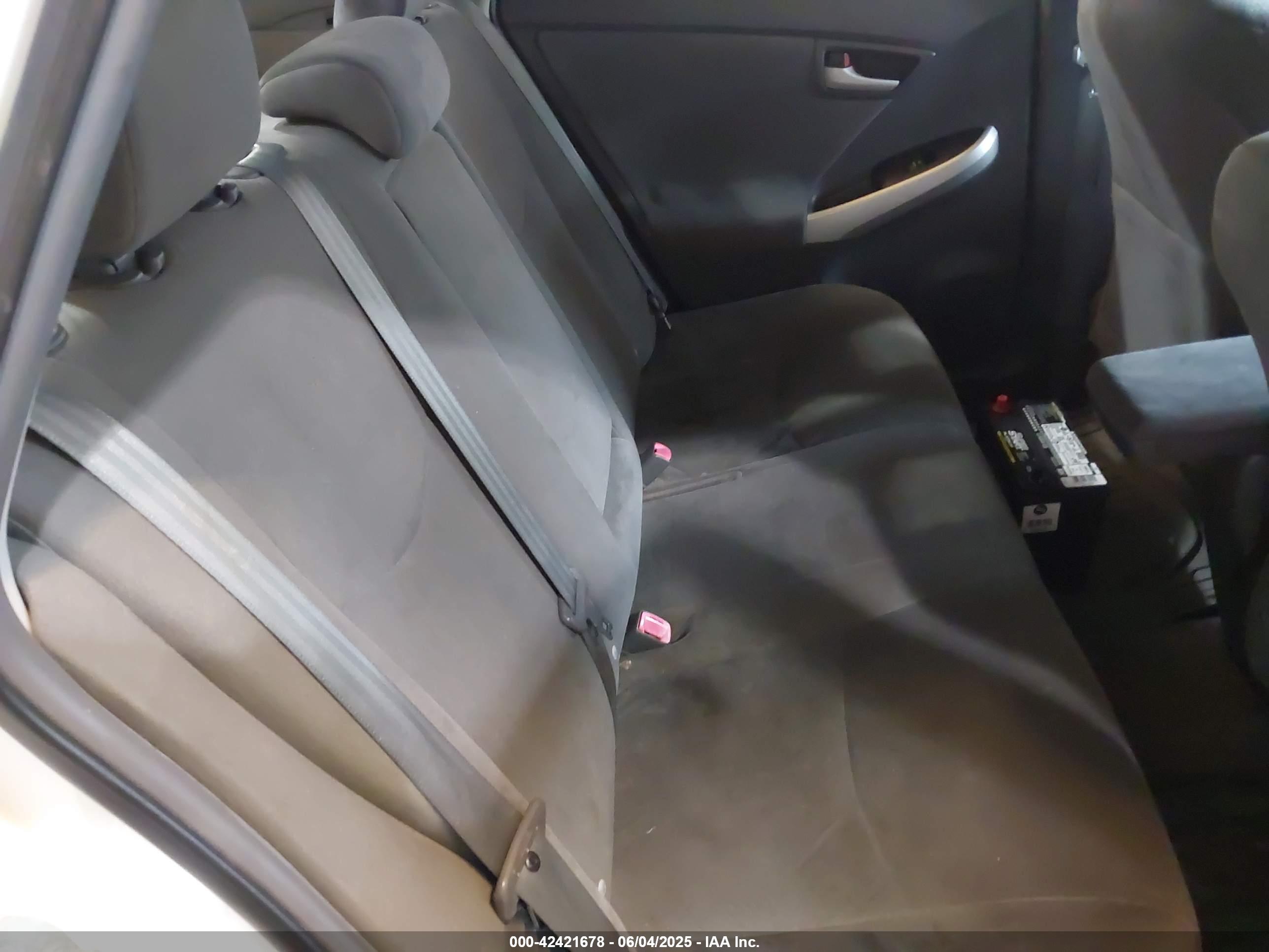 TOYOTA PRIUS image 8