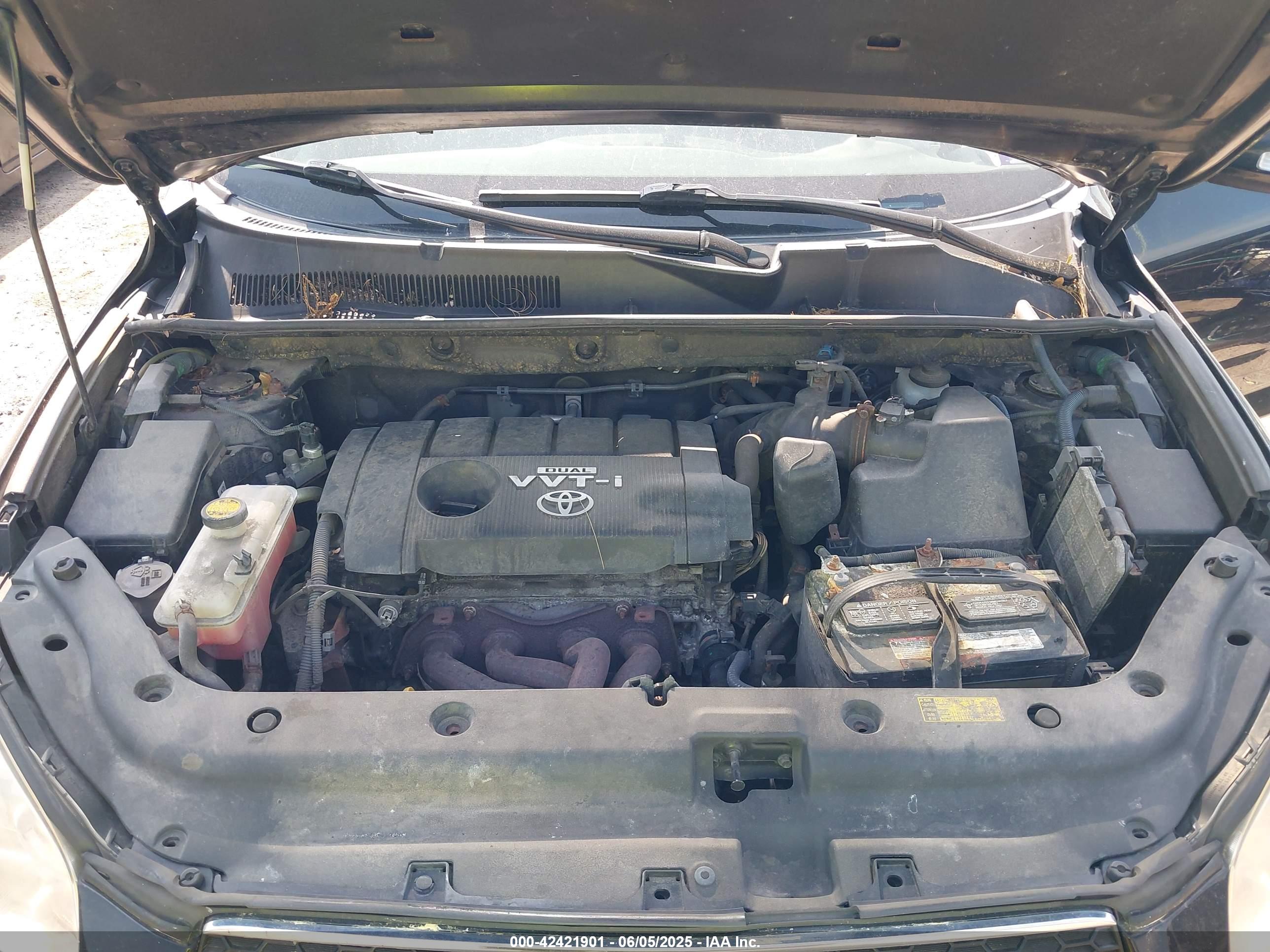 TOYOTA RAV4 image 10