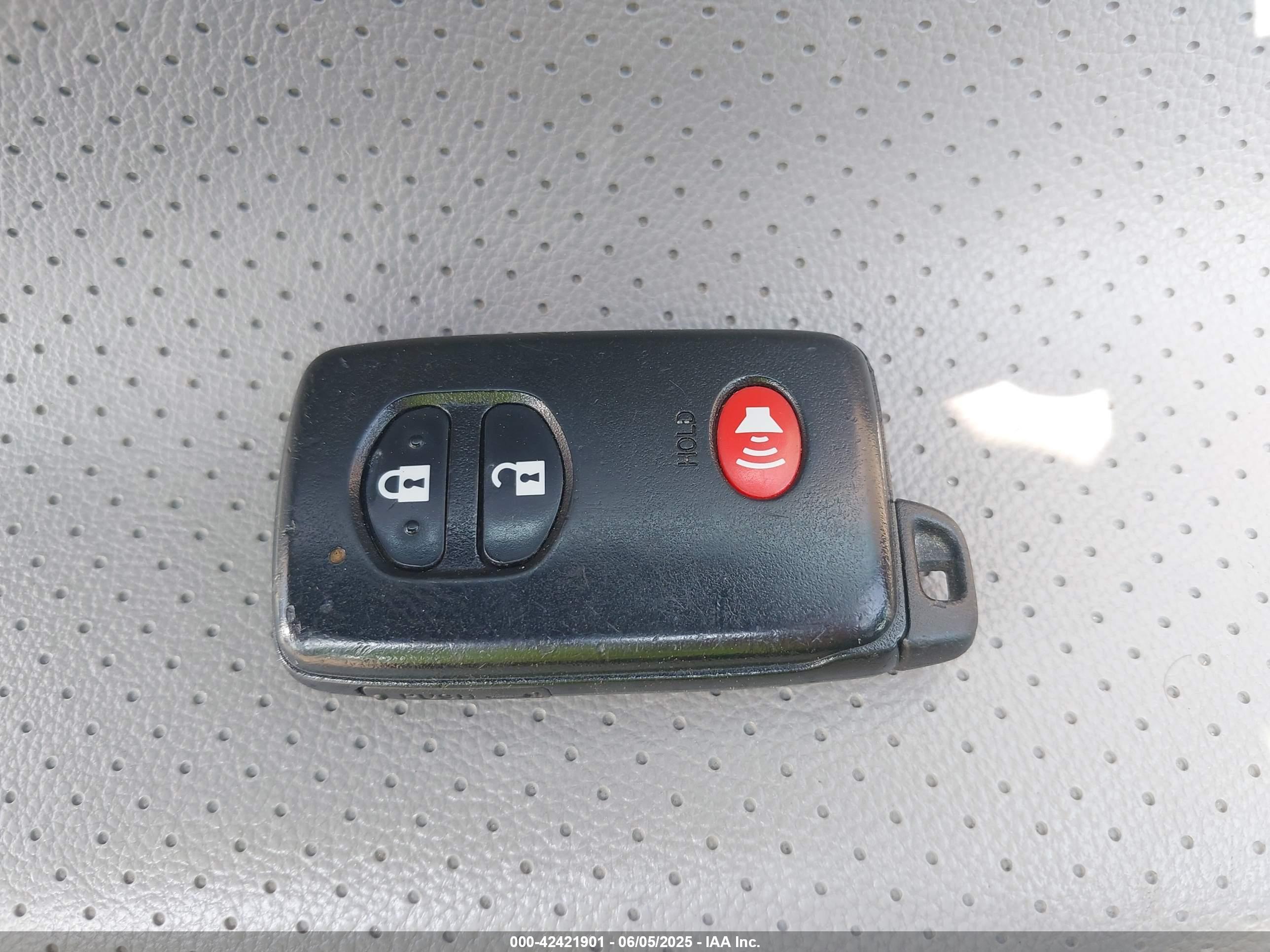 TOYOTA RAV4 image 11