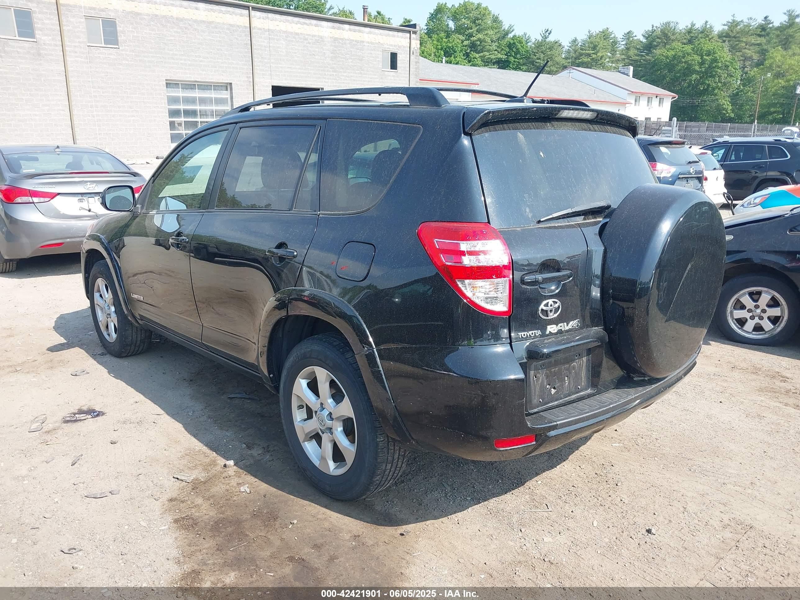TOYOTA RAV4 image 3