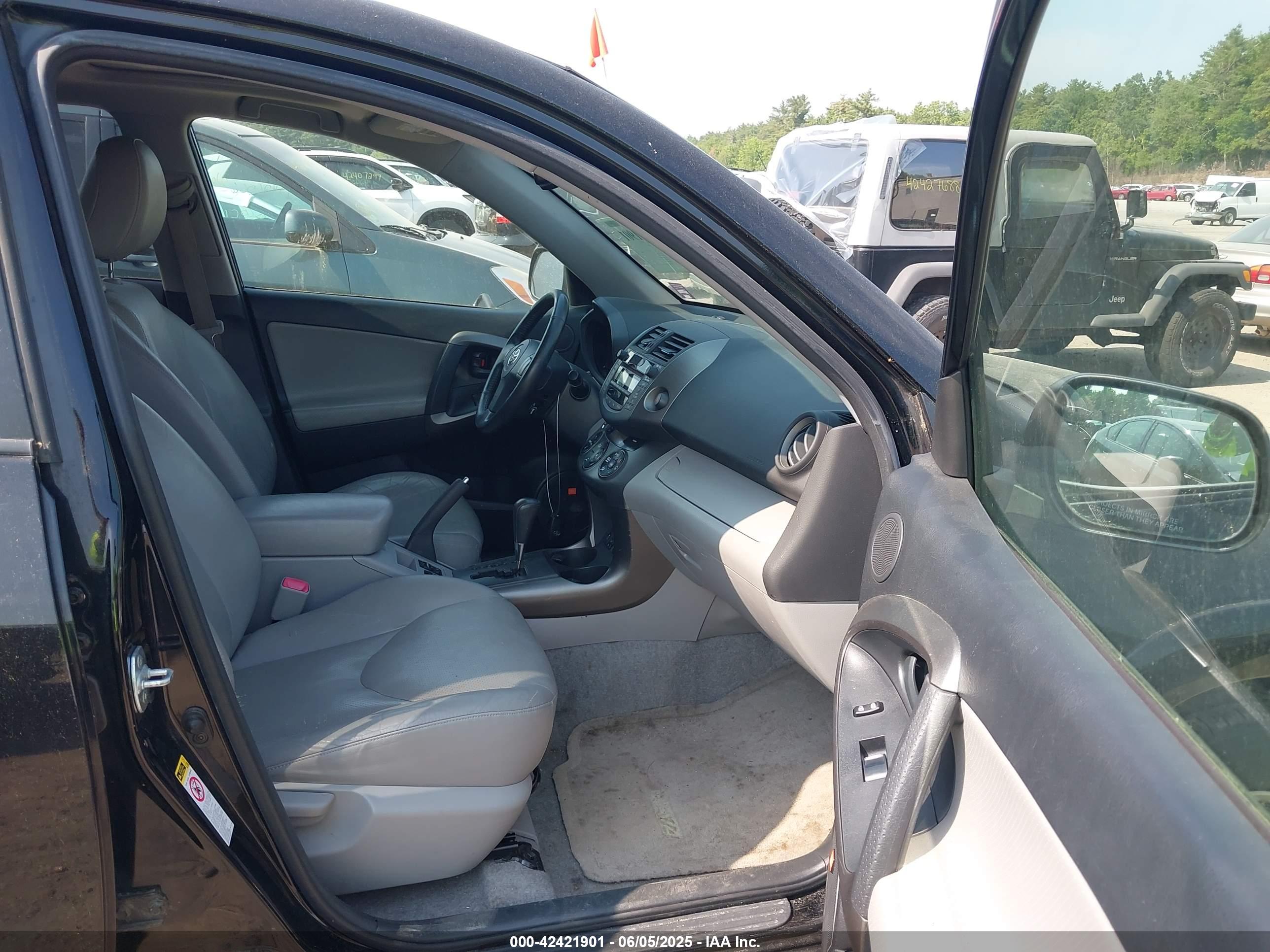 TOYOTA RAV4 image 5