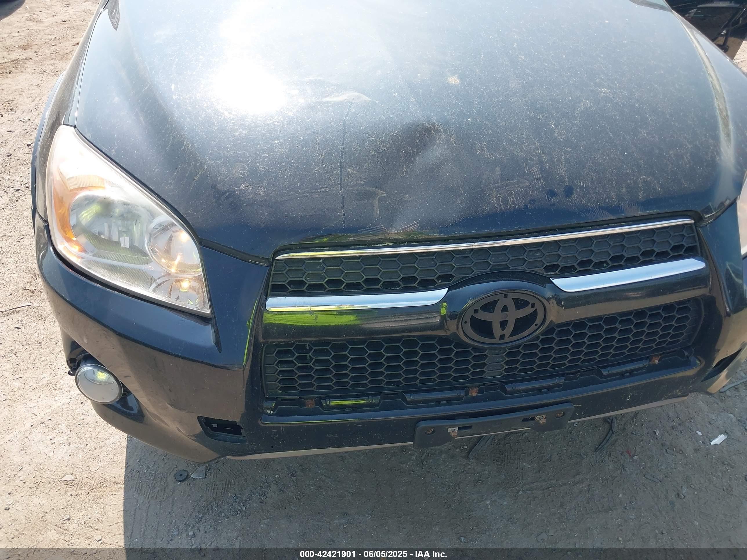 TOYOTA RAV4 image 6
