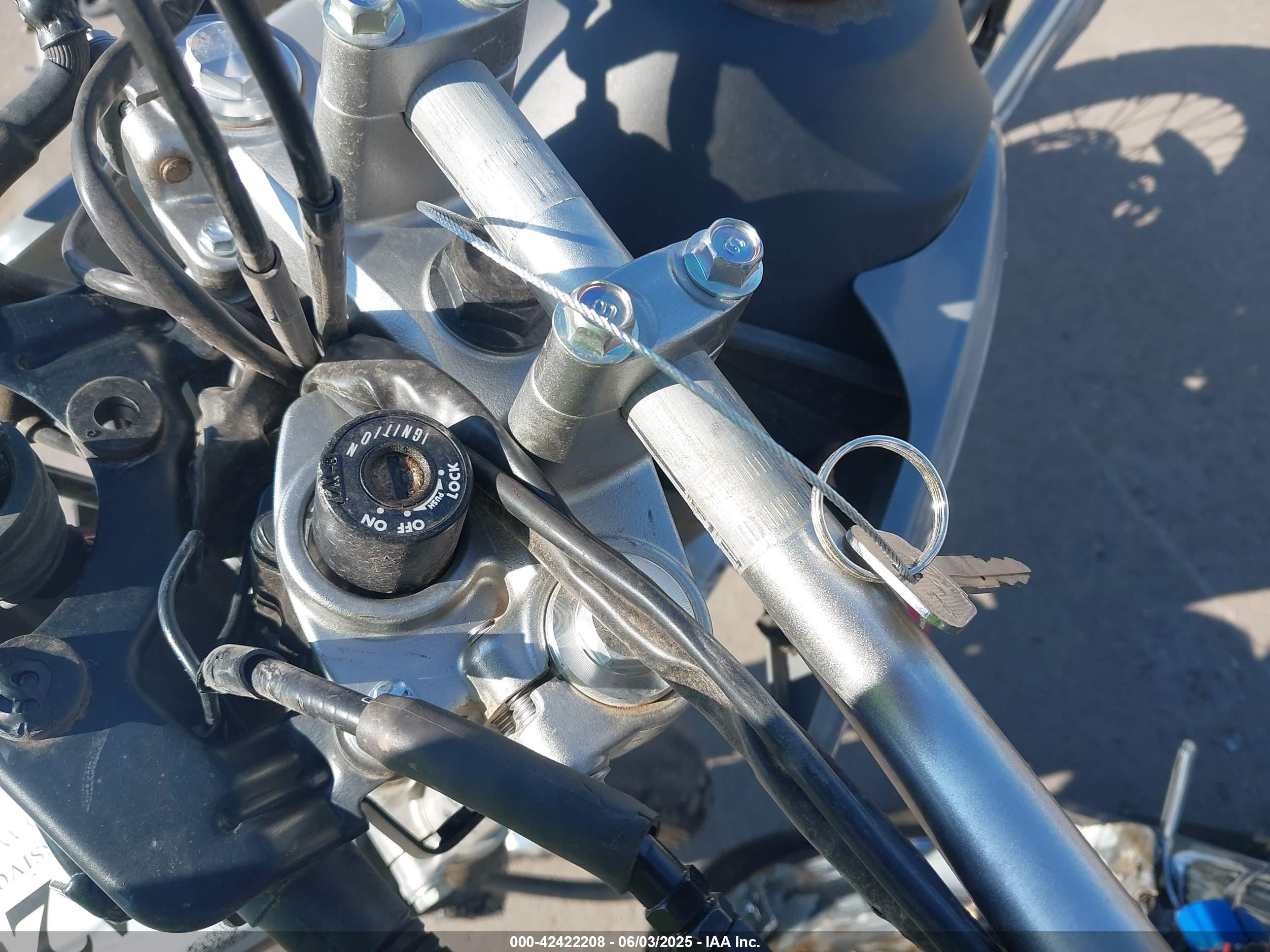 YAMAHA XT250 image 11