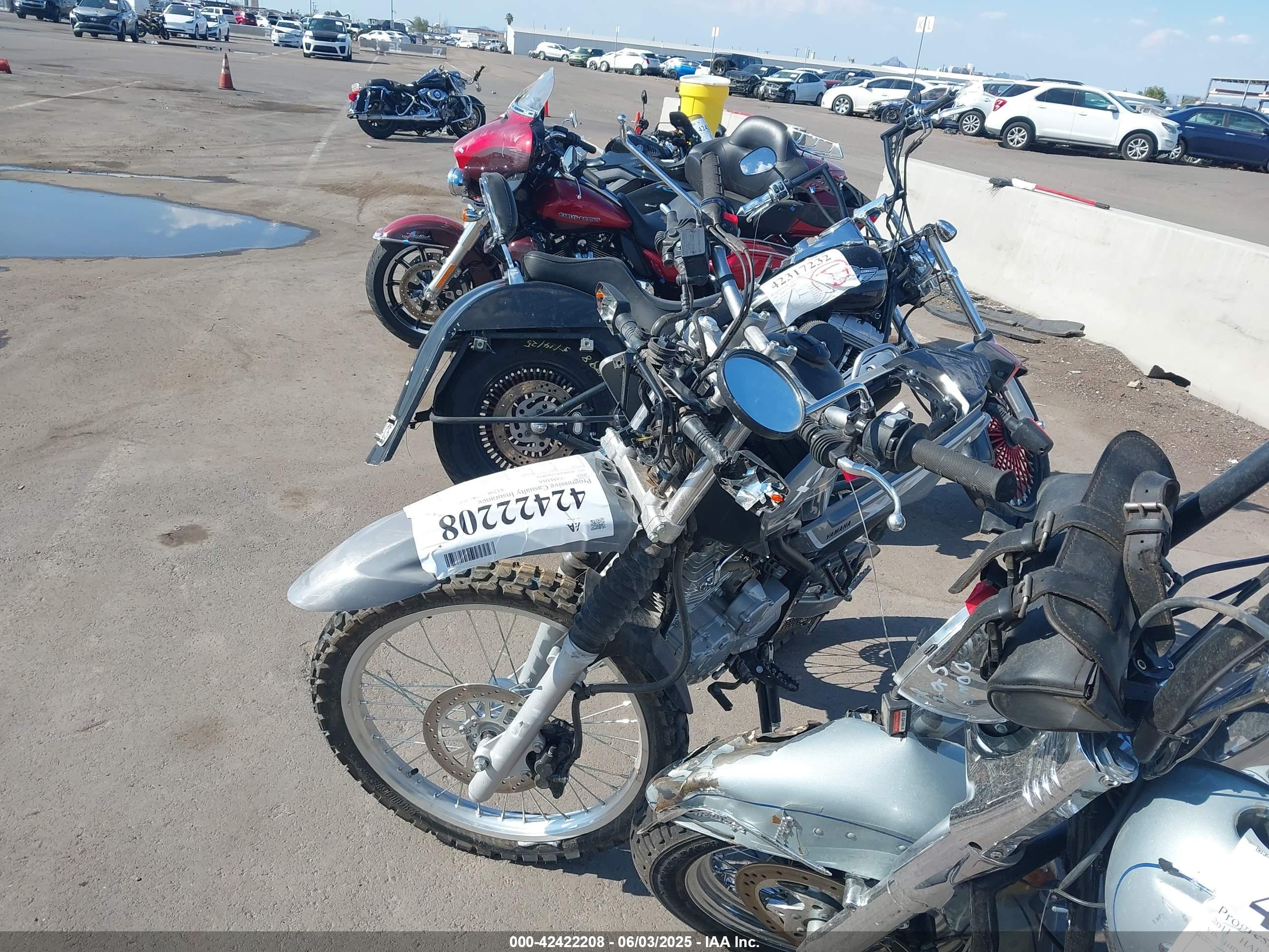 YAMAHA XT250 image 2