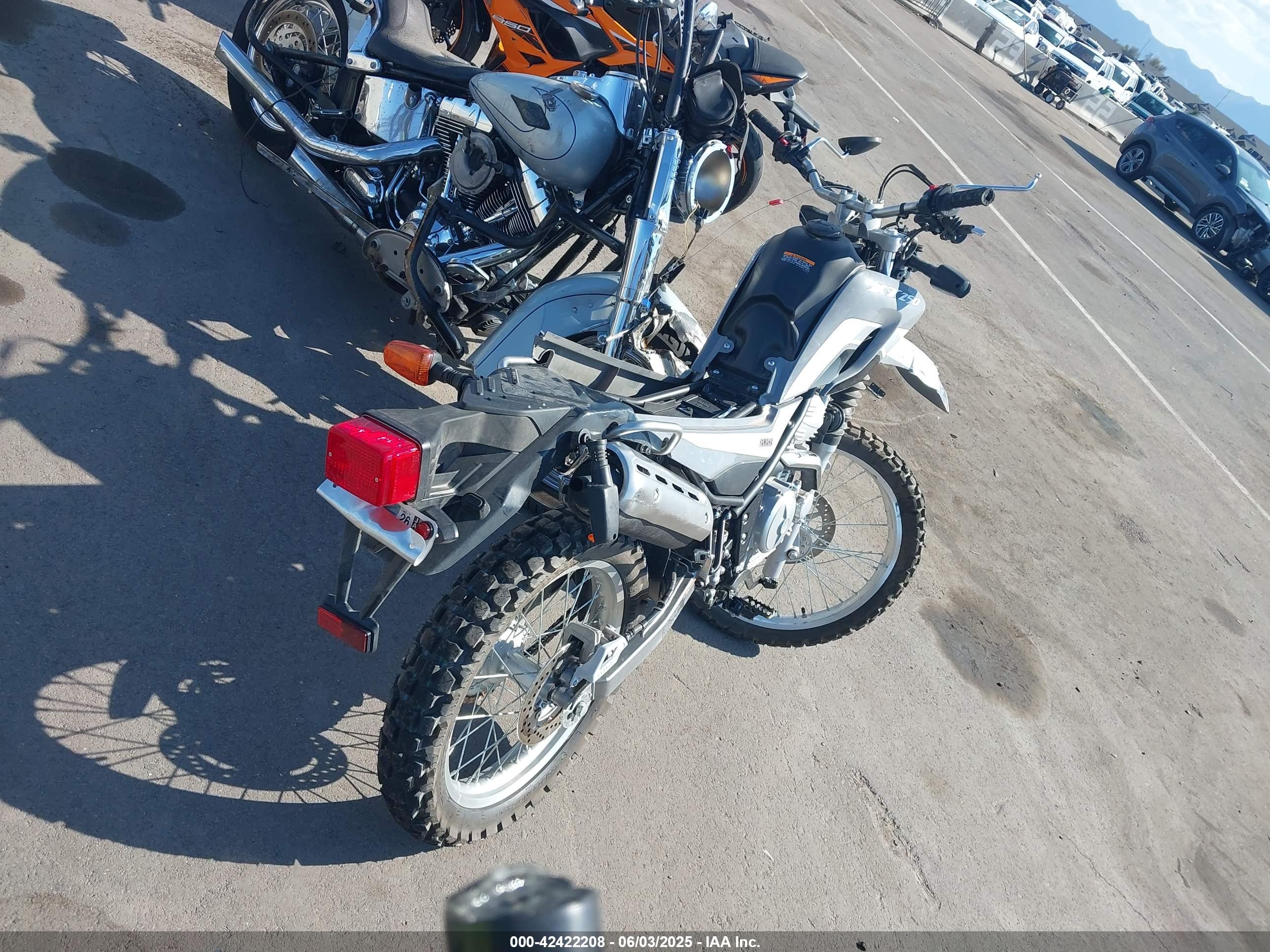 YAMAHA XT250 image 4