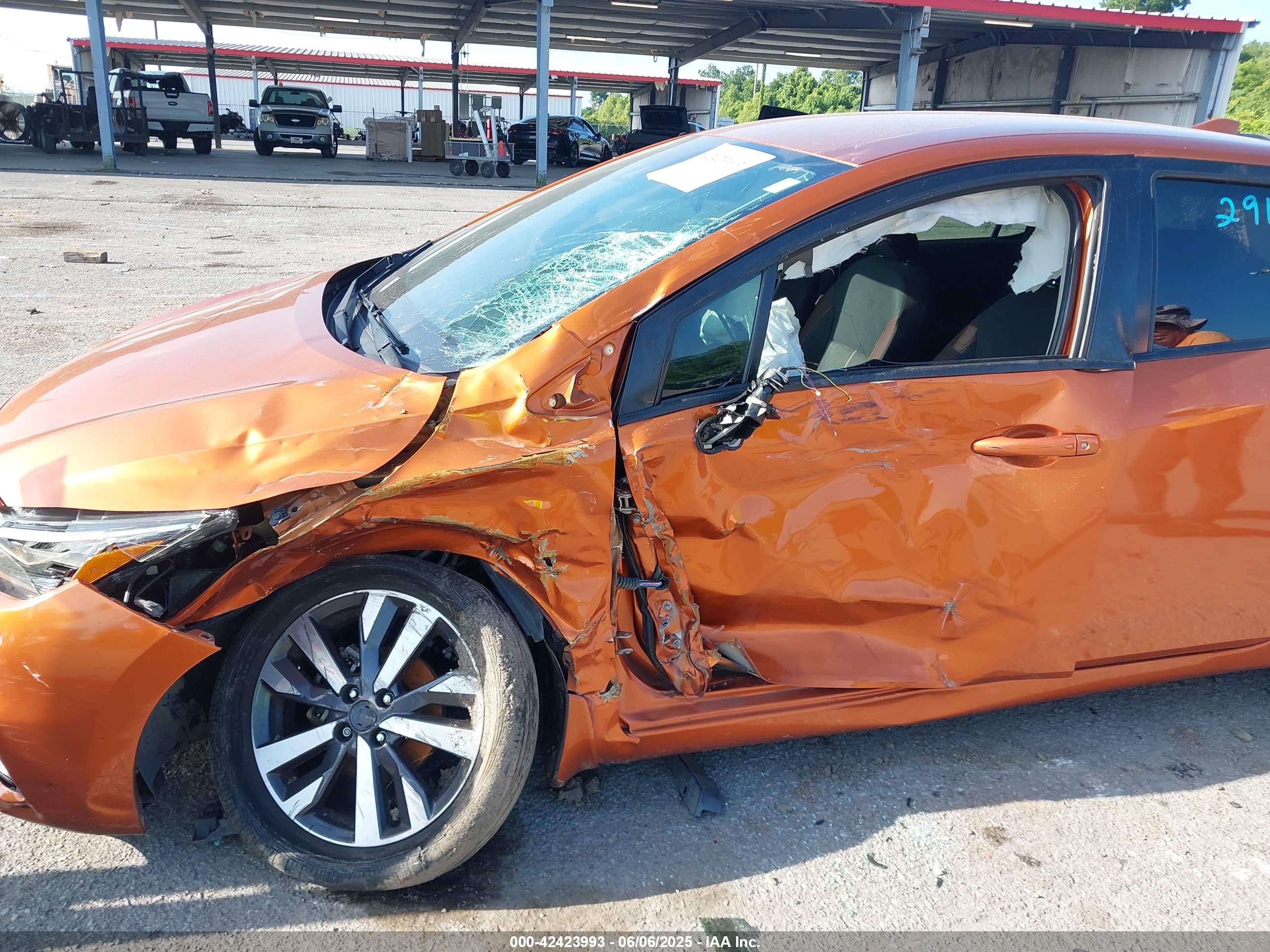 NISSAN VERSA image 6