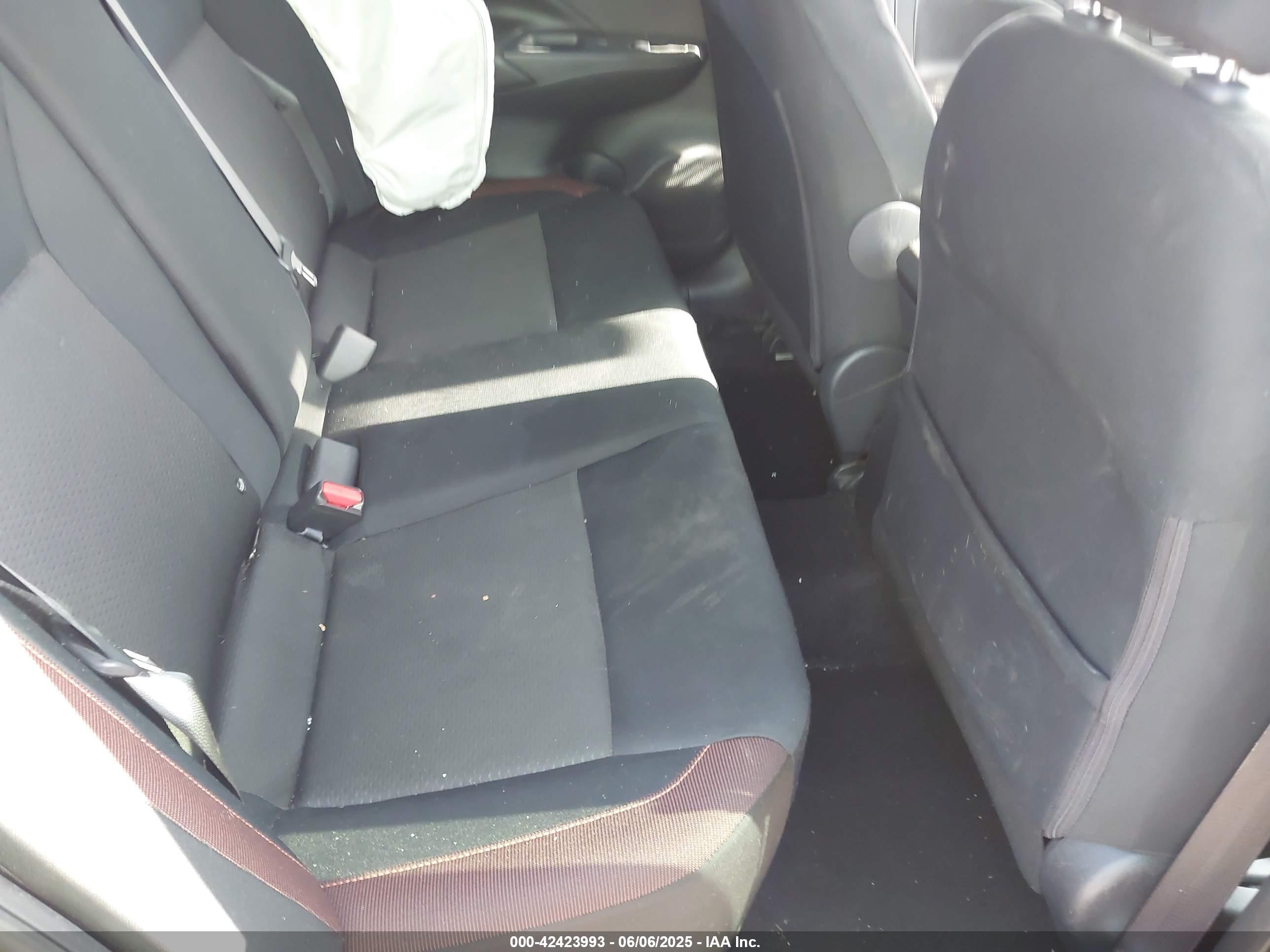 NISSAN VERSA image 8