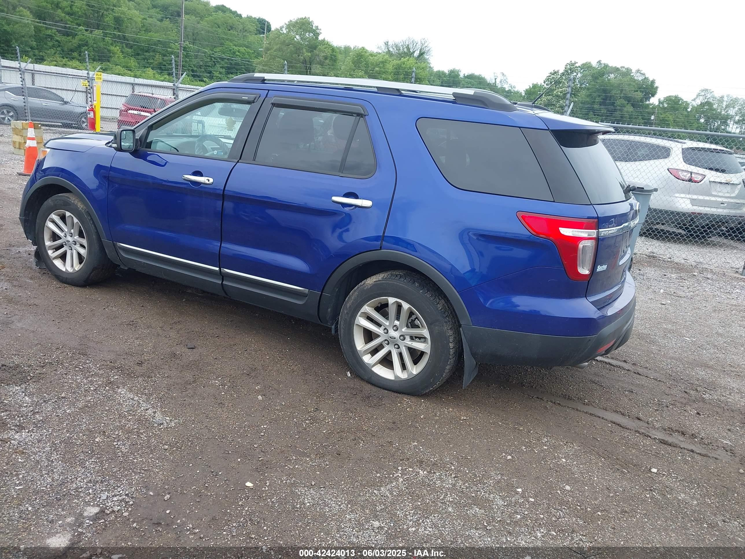FORD EXPLORER image 3