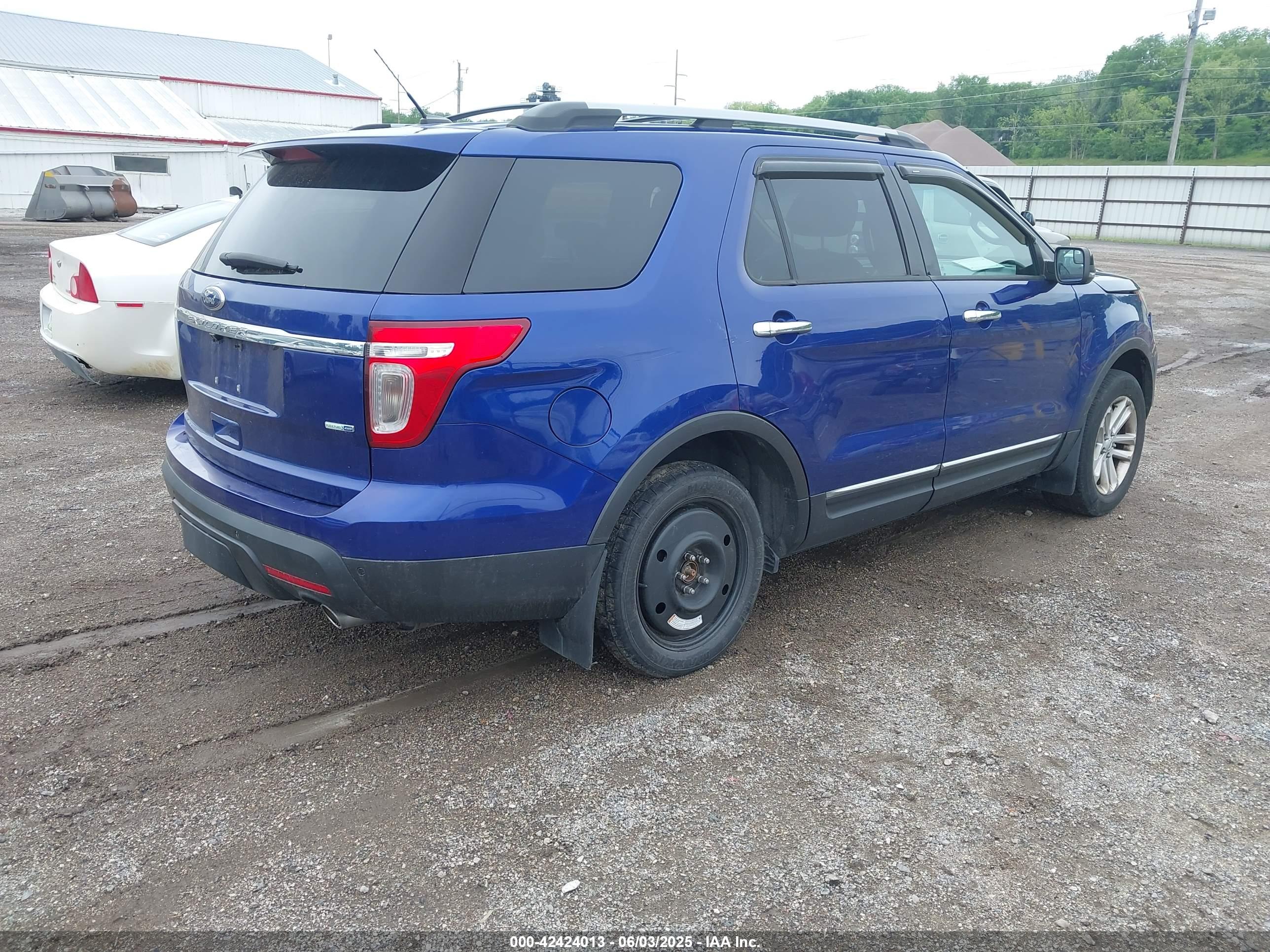 FORD EXPLORER image 4
