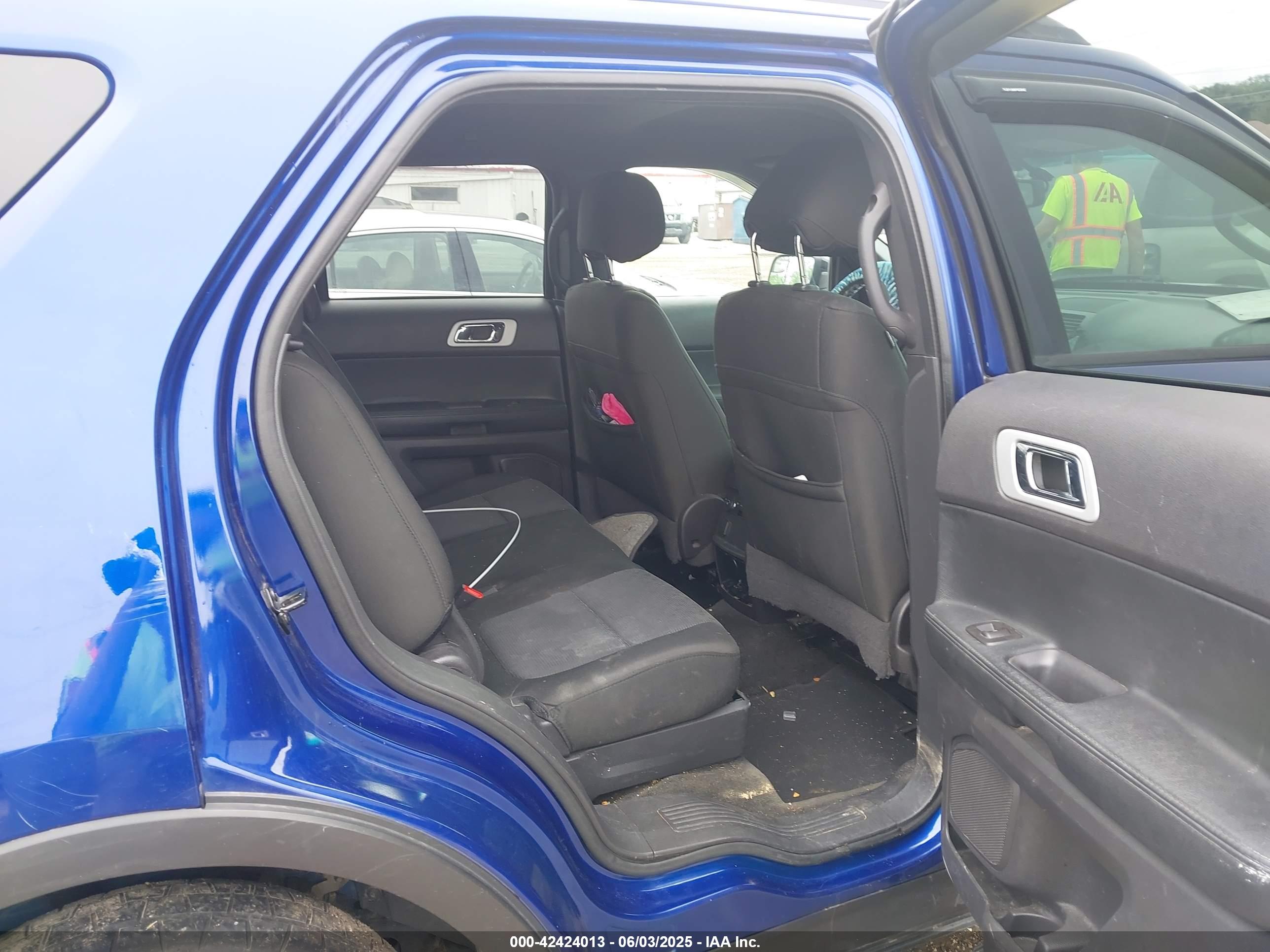 FORD EXPLORER image 8