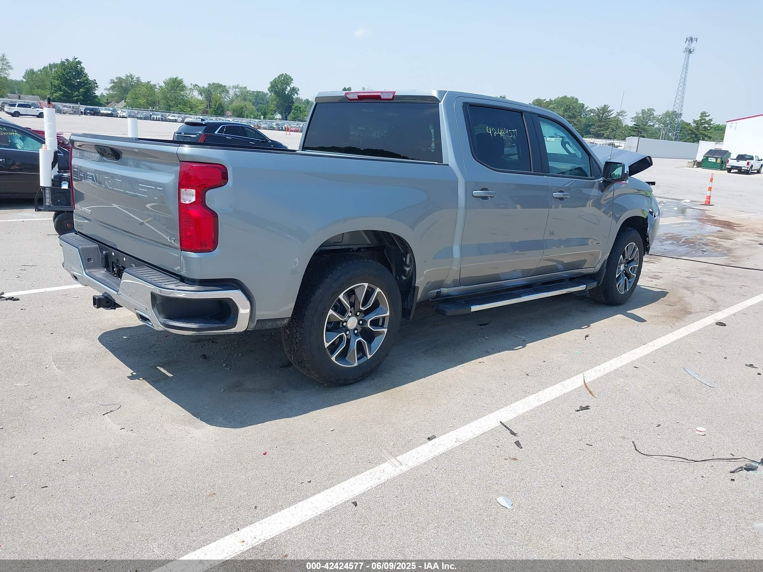 CHEVROLET SILVERADO image 4
