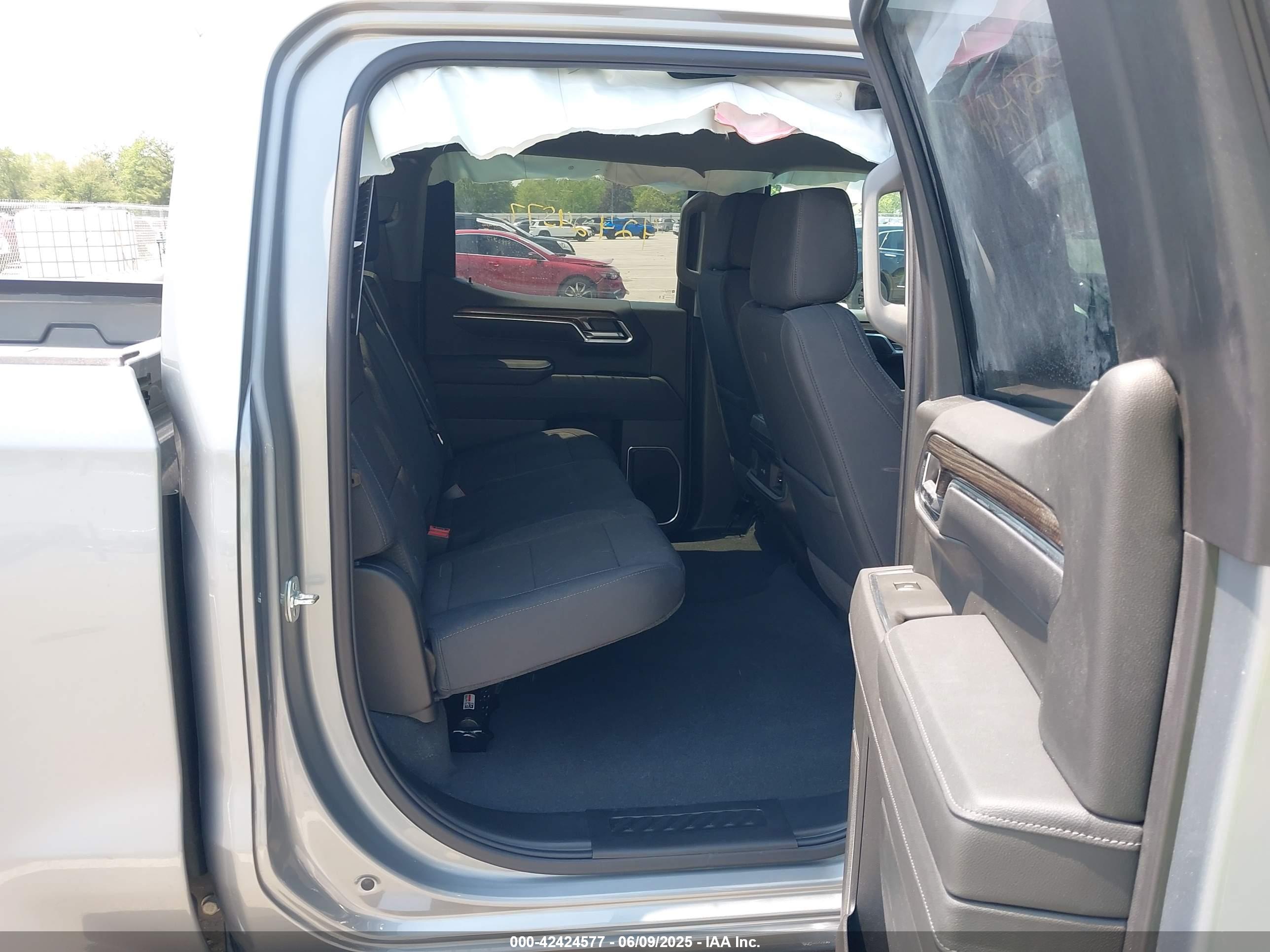 CHEVROLET SILVERADO image 8