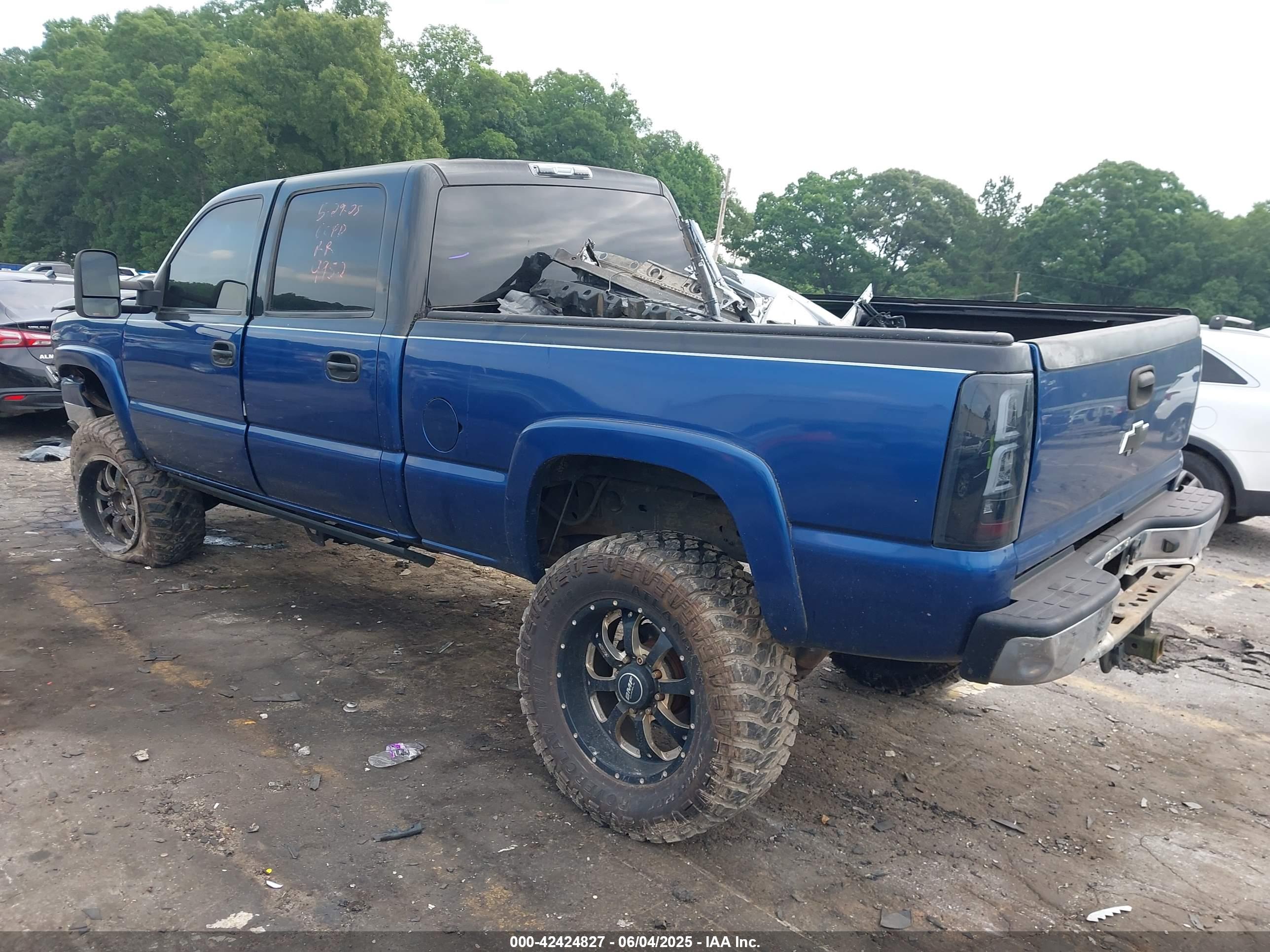 CHEVROLET SILVERADO image 3