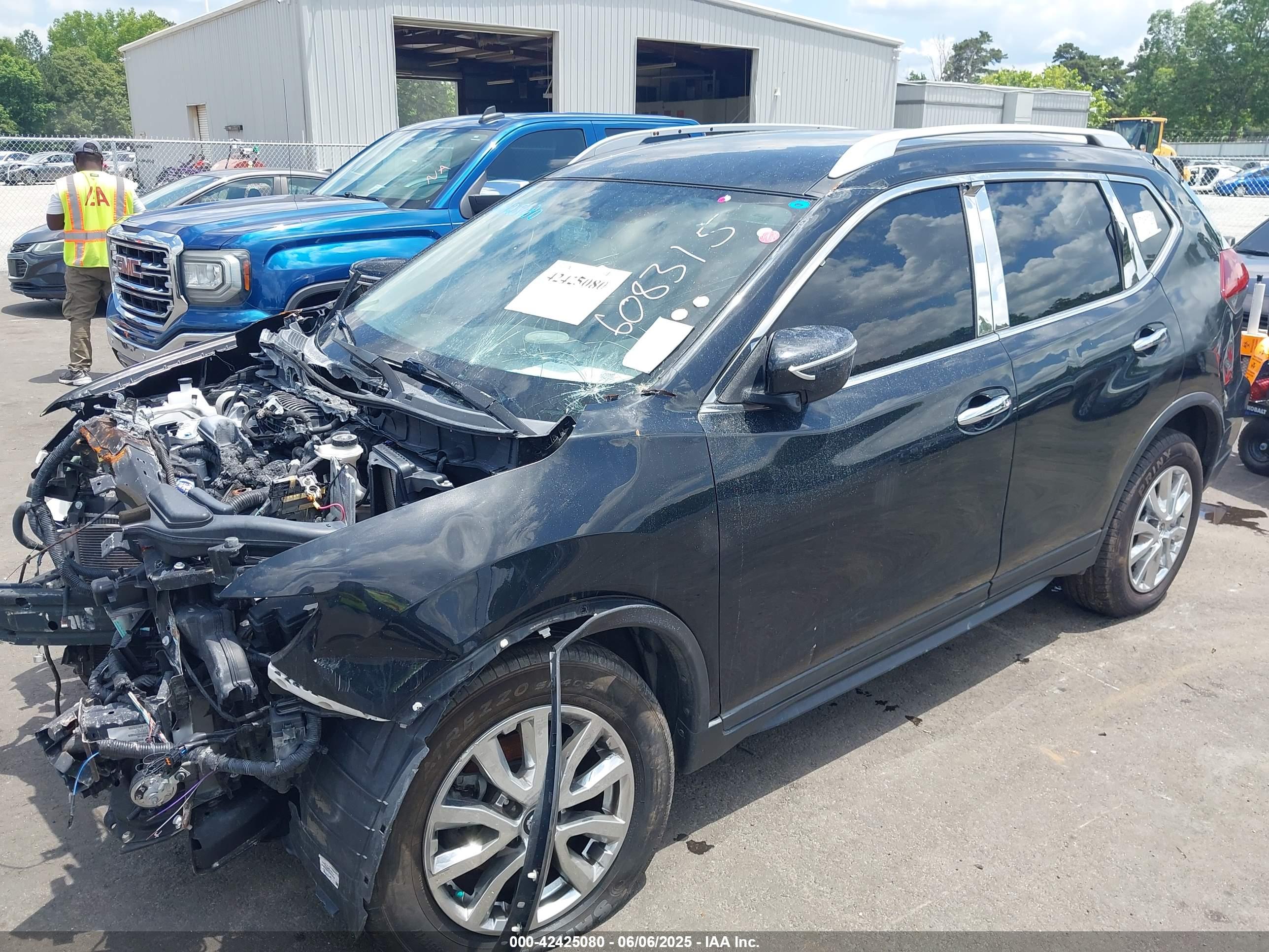 NISSAN ROGUE image 2