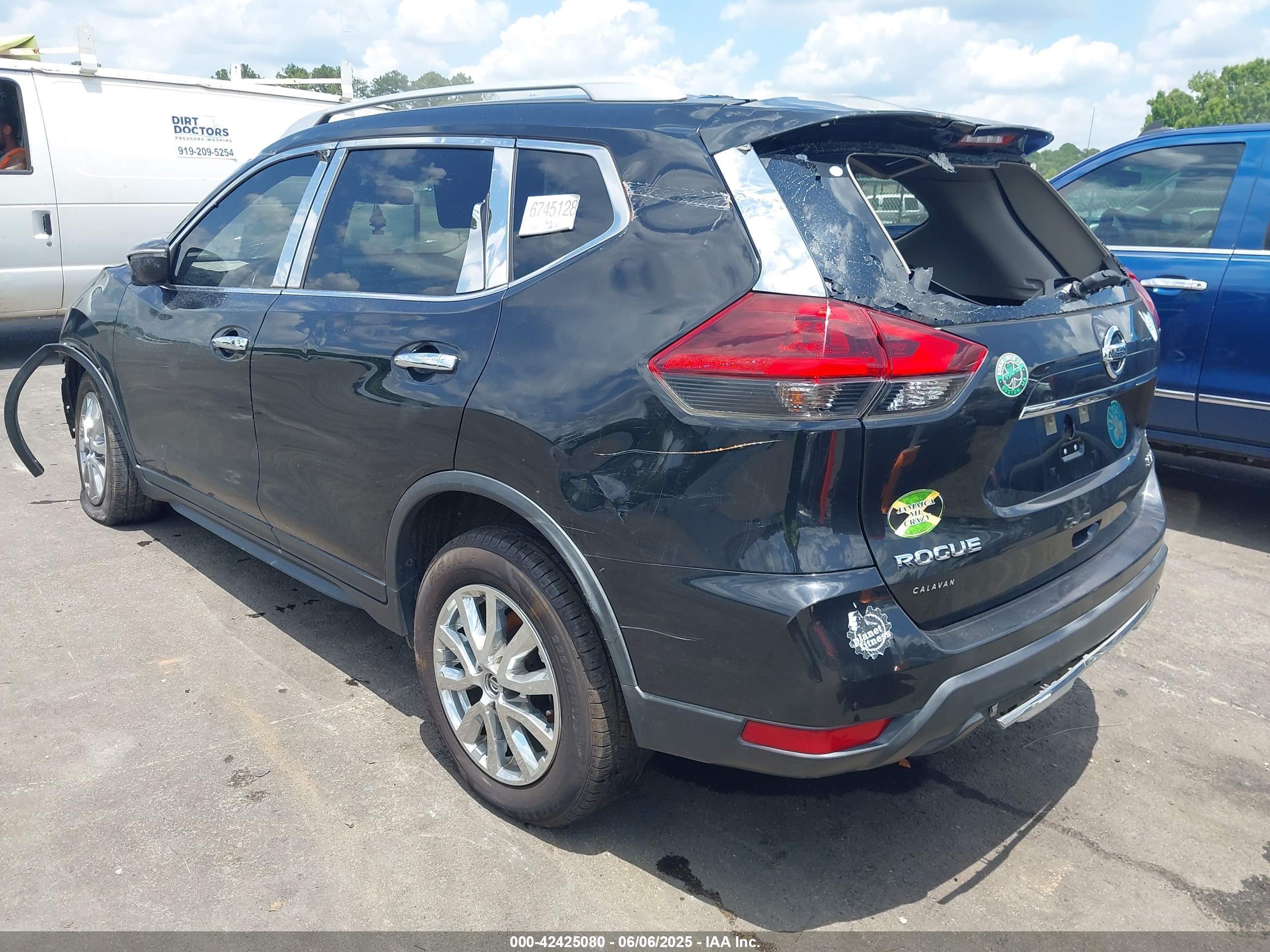 NISSAN ROGUE image 3