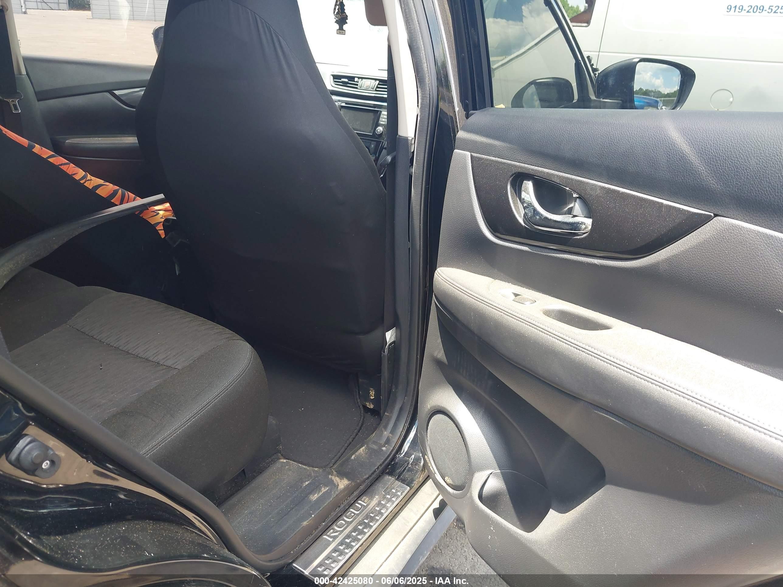 NISSAN ROGUE image 8