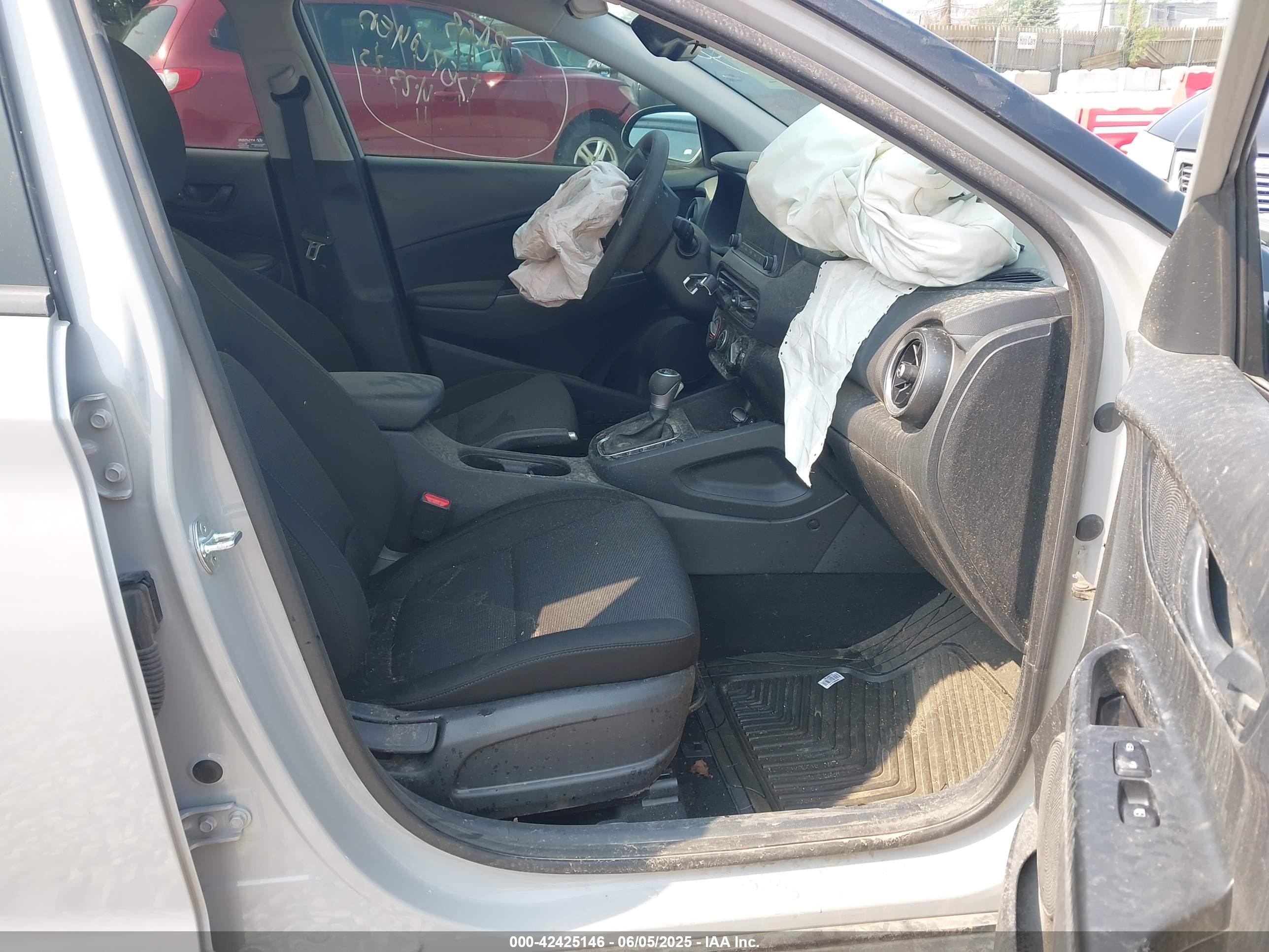 HYUNDAI KONA image 5