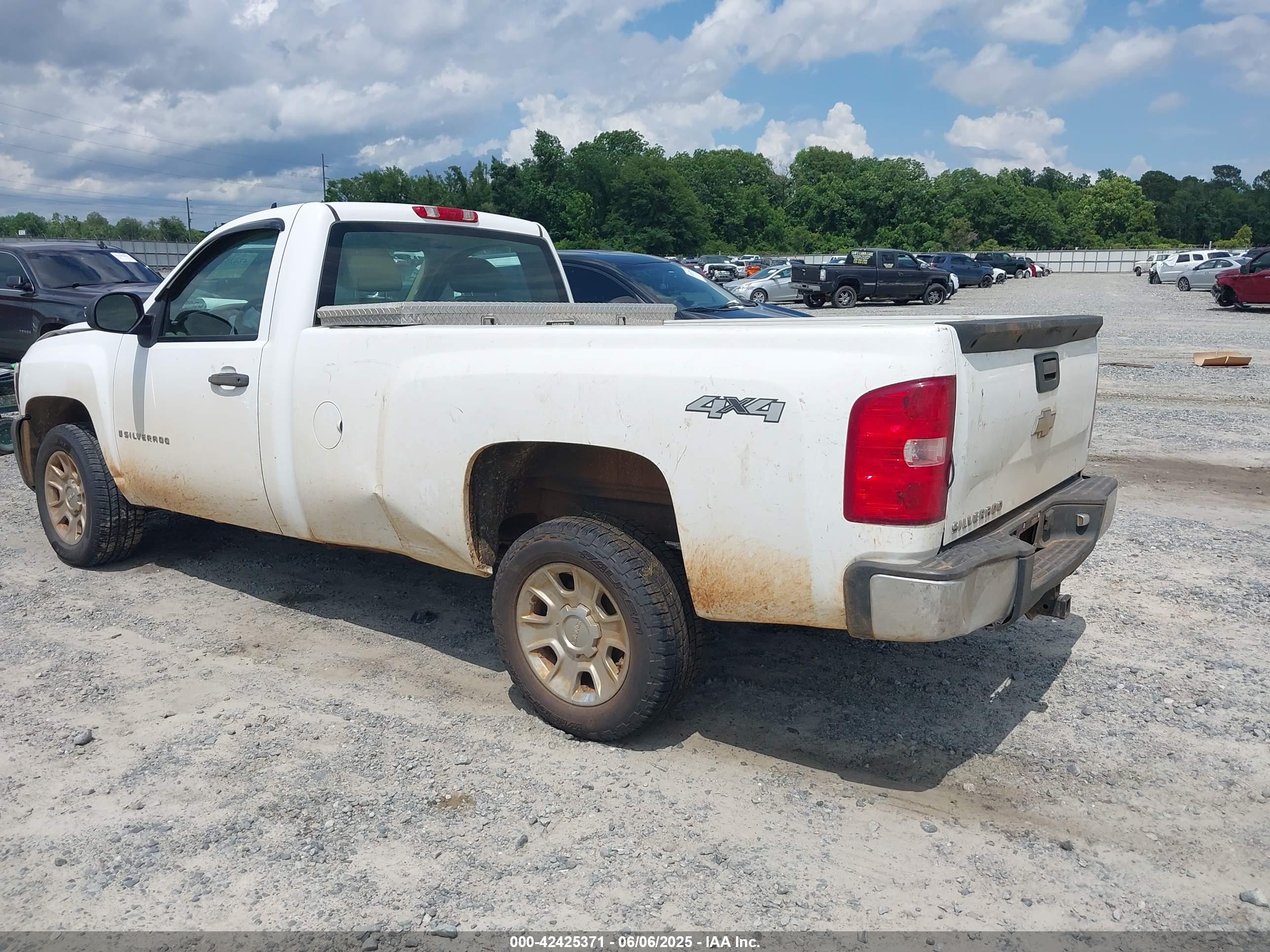 CHEVROLET SILVERADO image 3