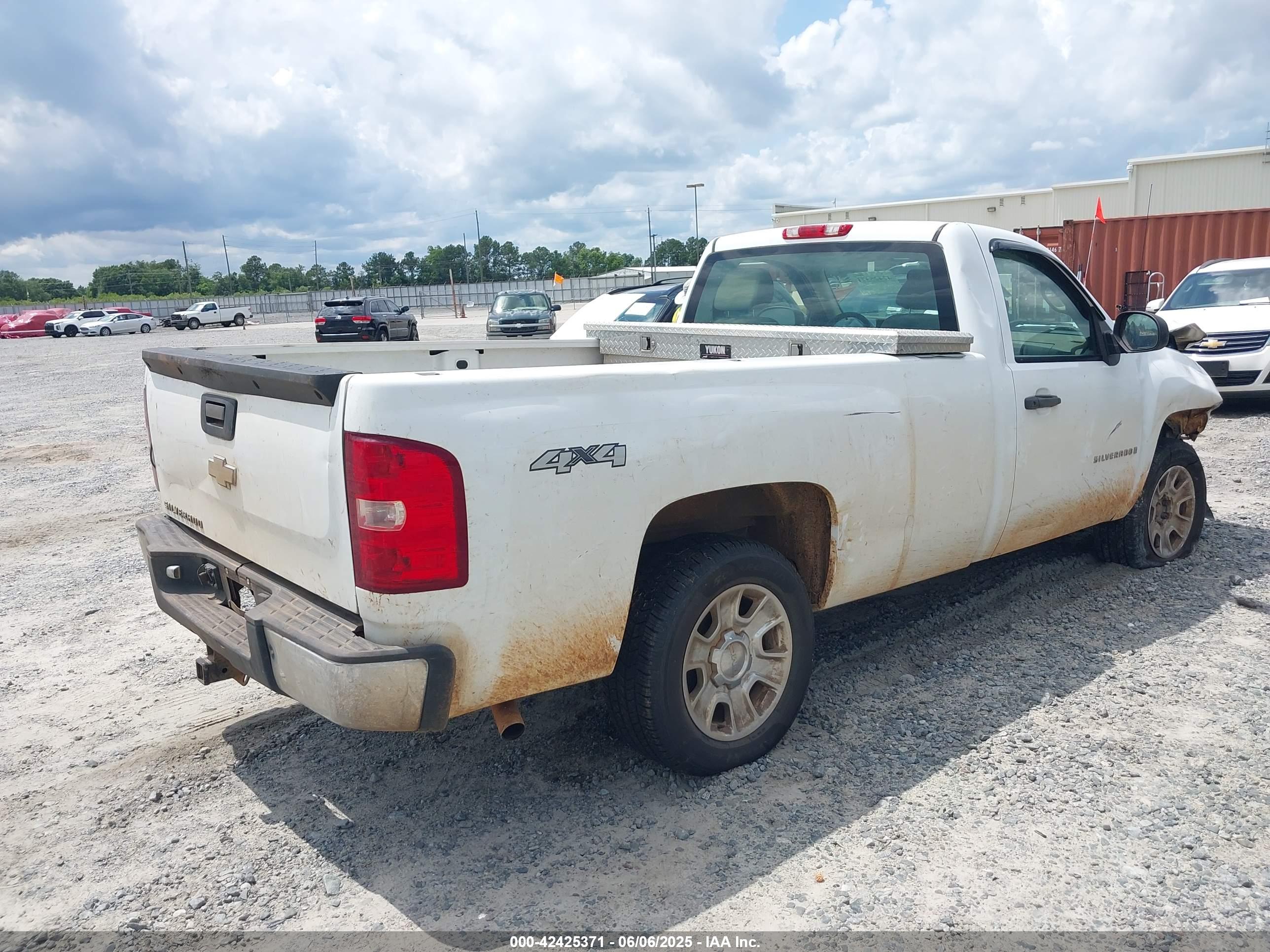 CHEVROLET SILVERADO image 4